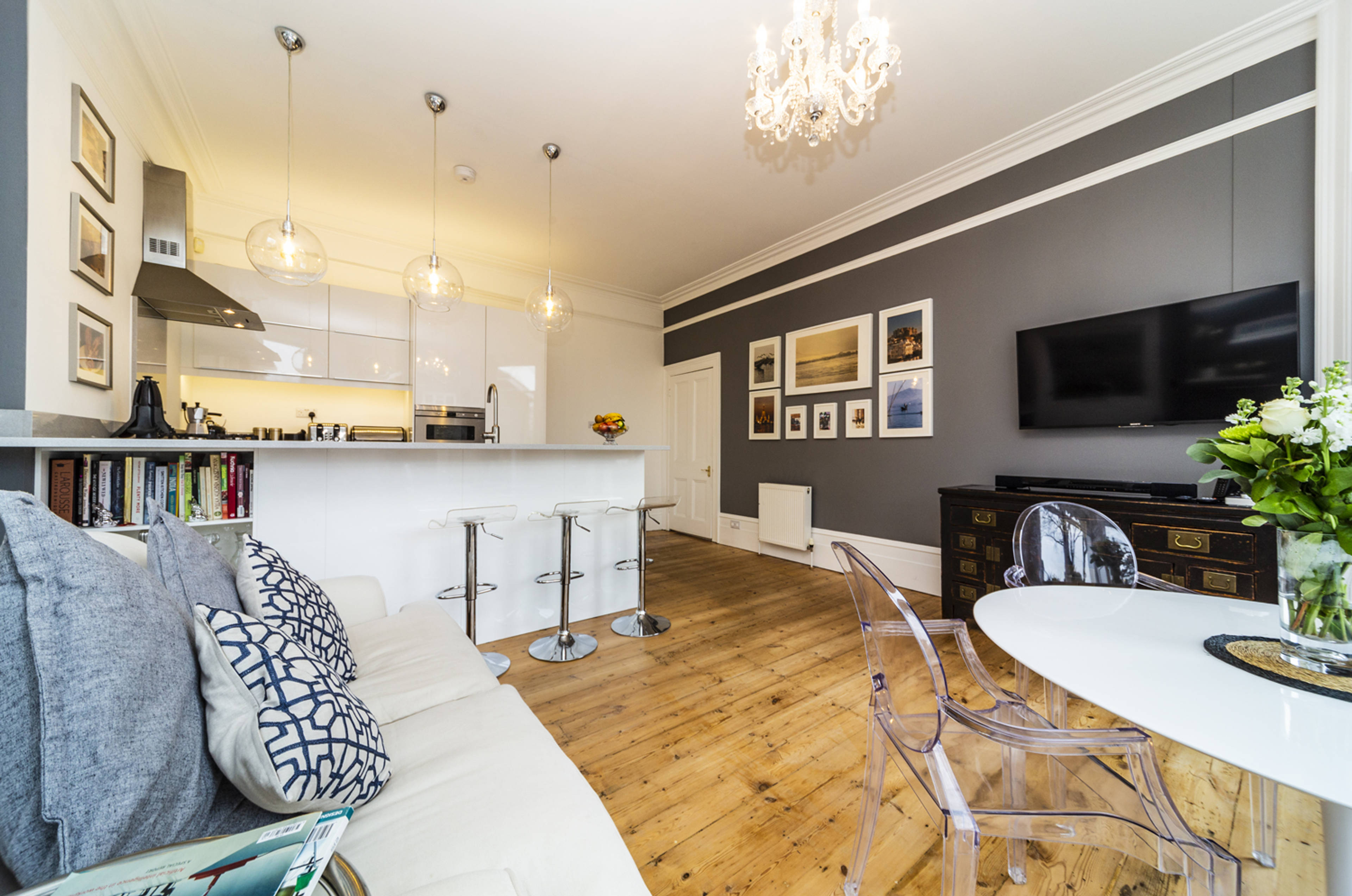 Lounge / Kitchen