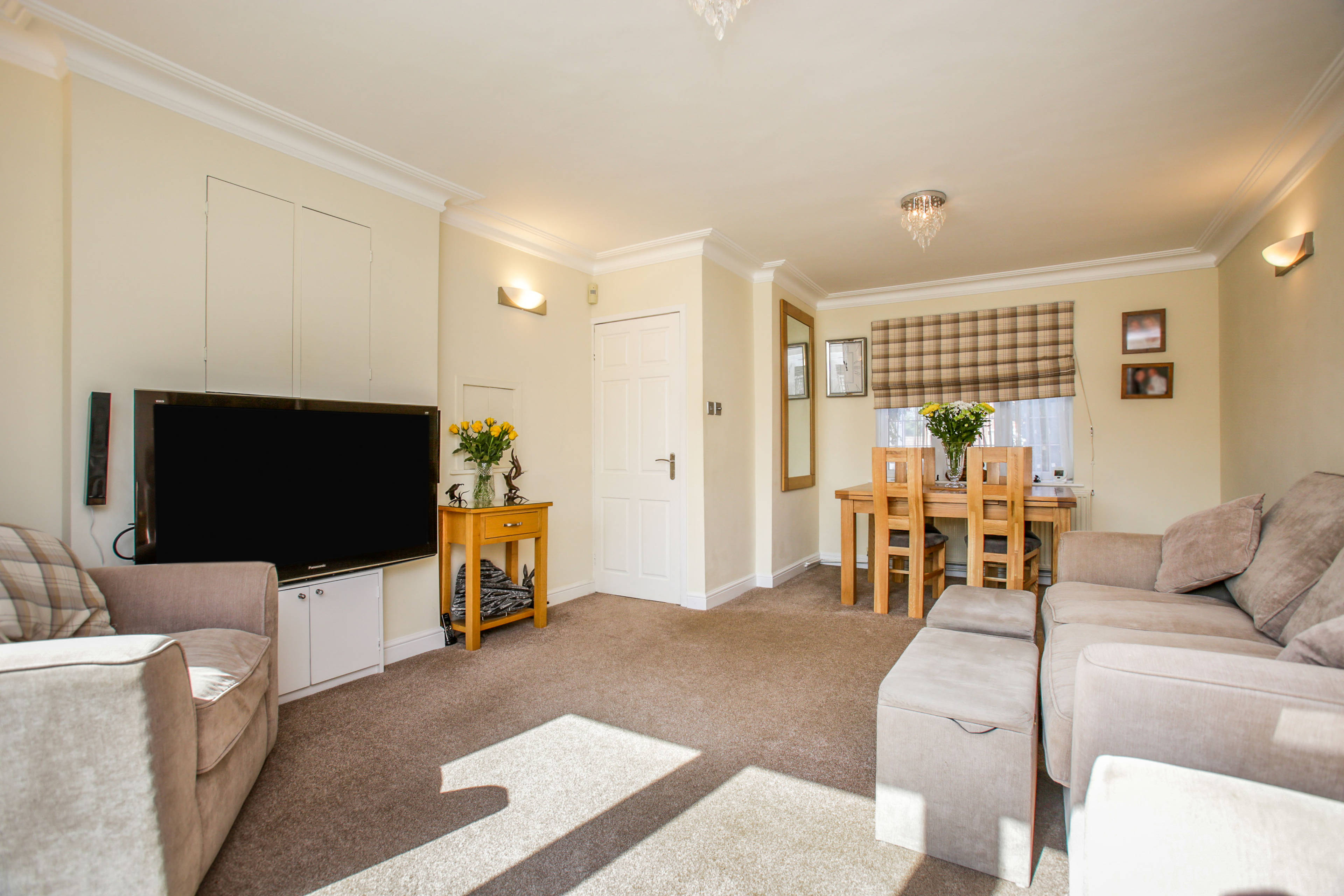 Lounge/Dining Room