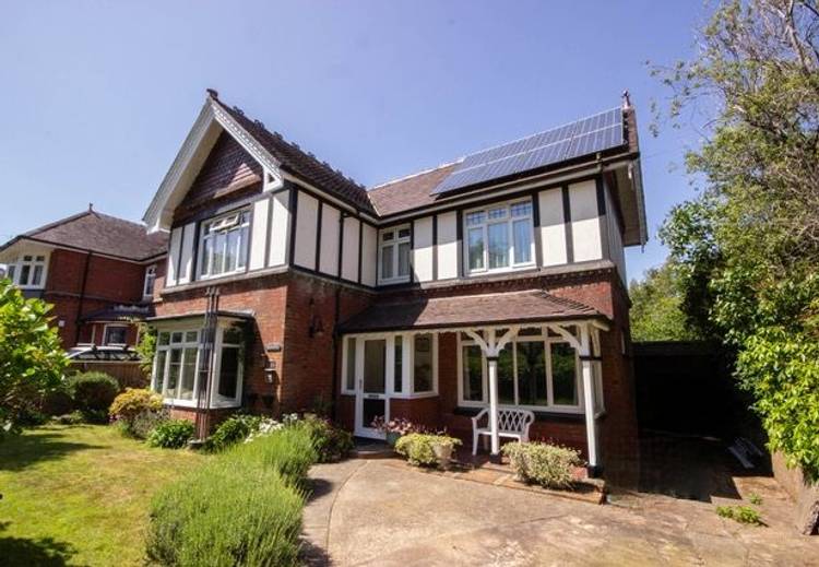 4 bedroom detached house