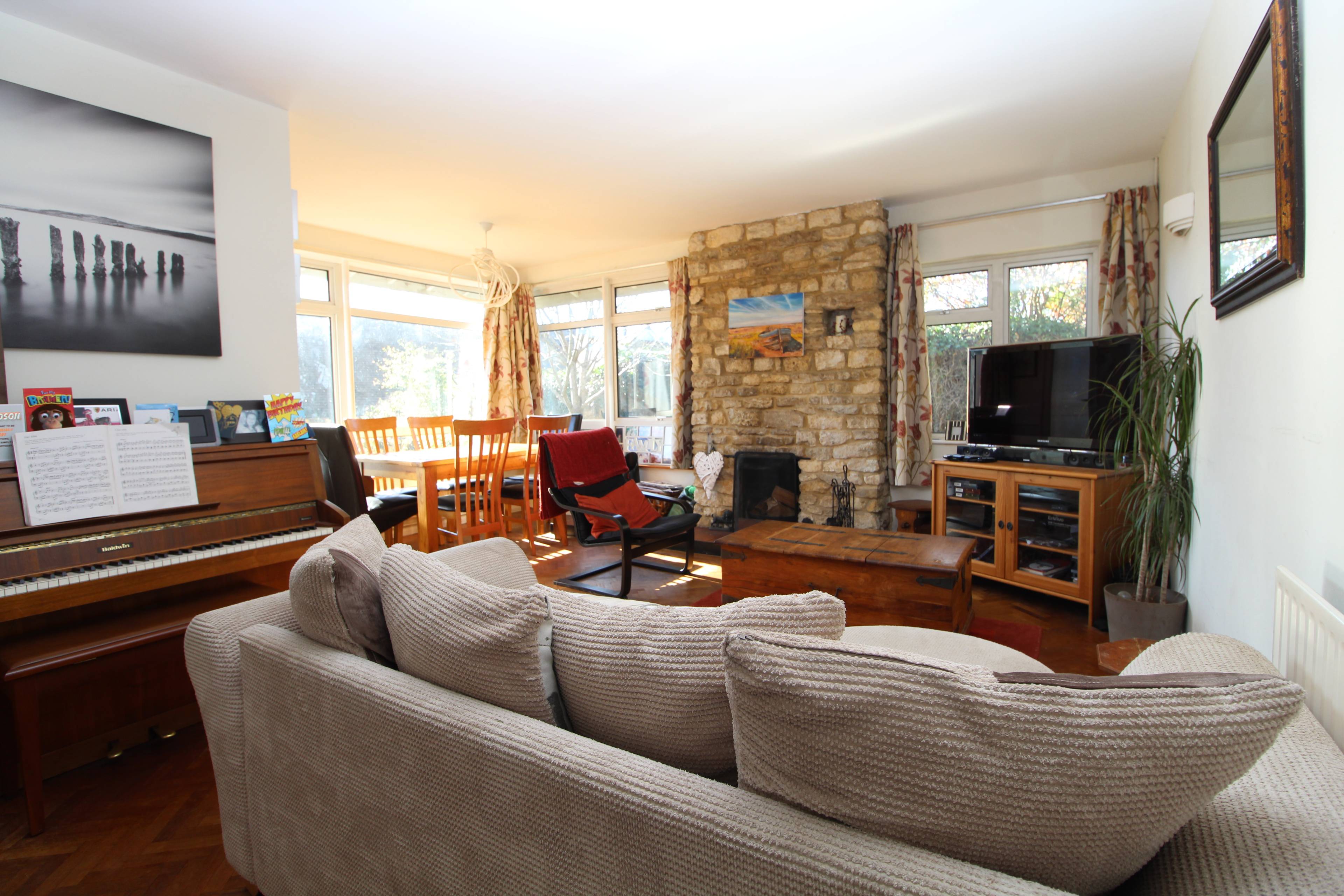 Lounge/Dining Room
