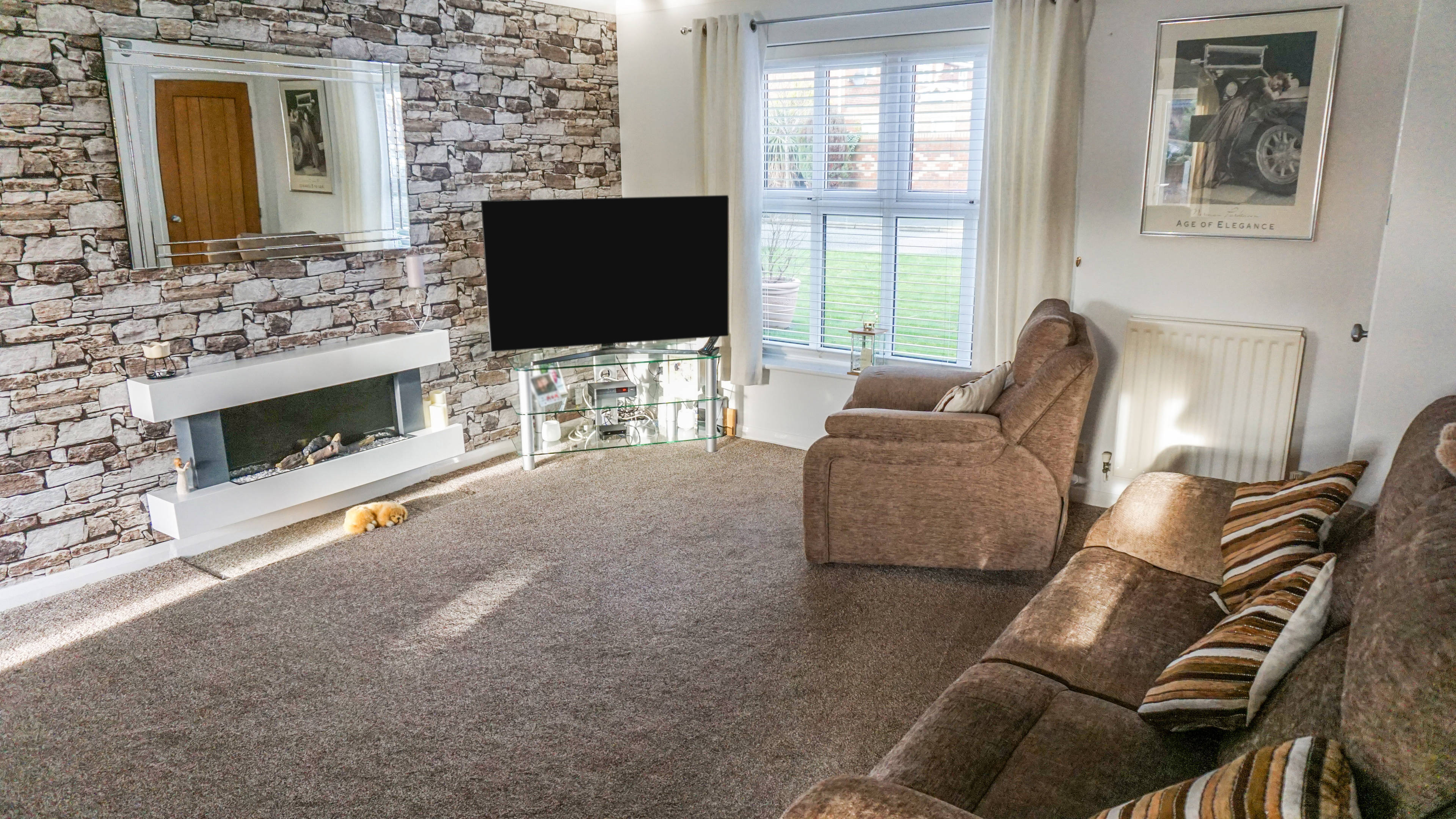 Lounge/Dining Room