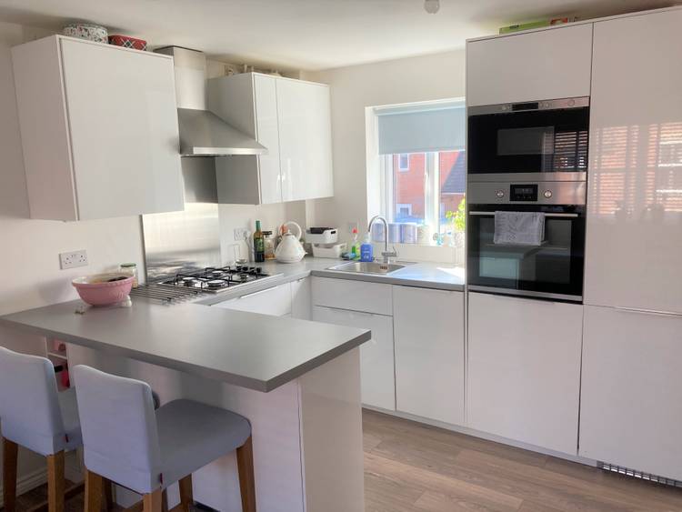 2 bedroom detached house