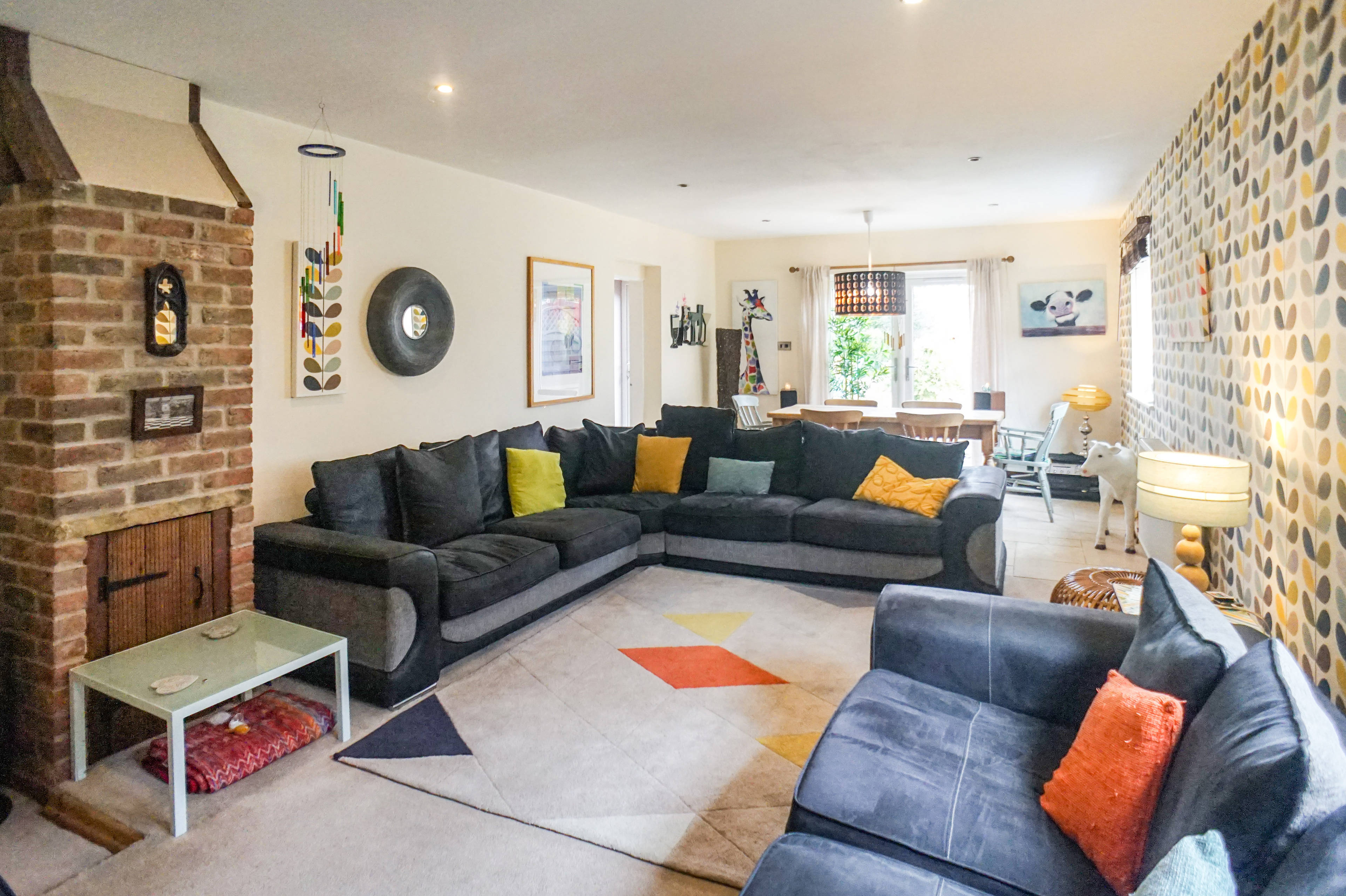 Lounge/Dining Room