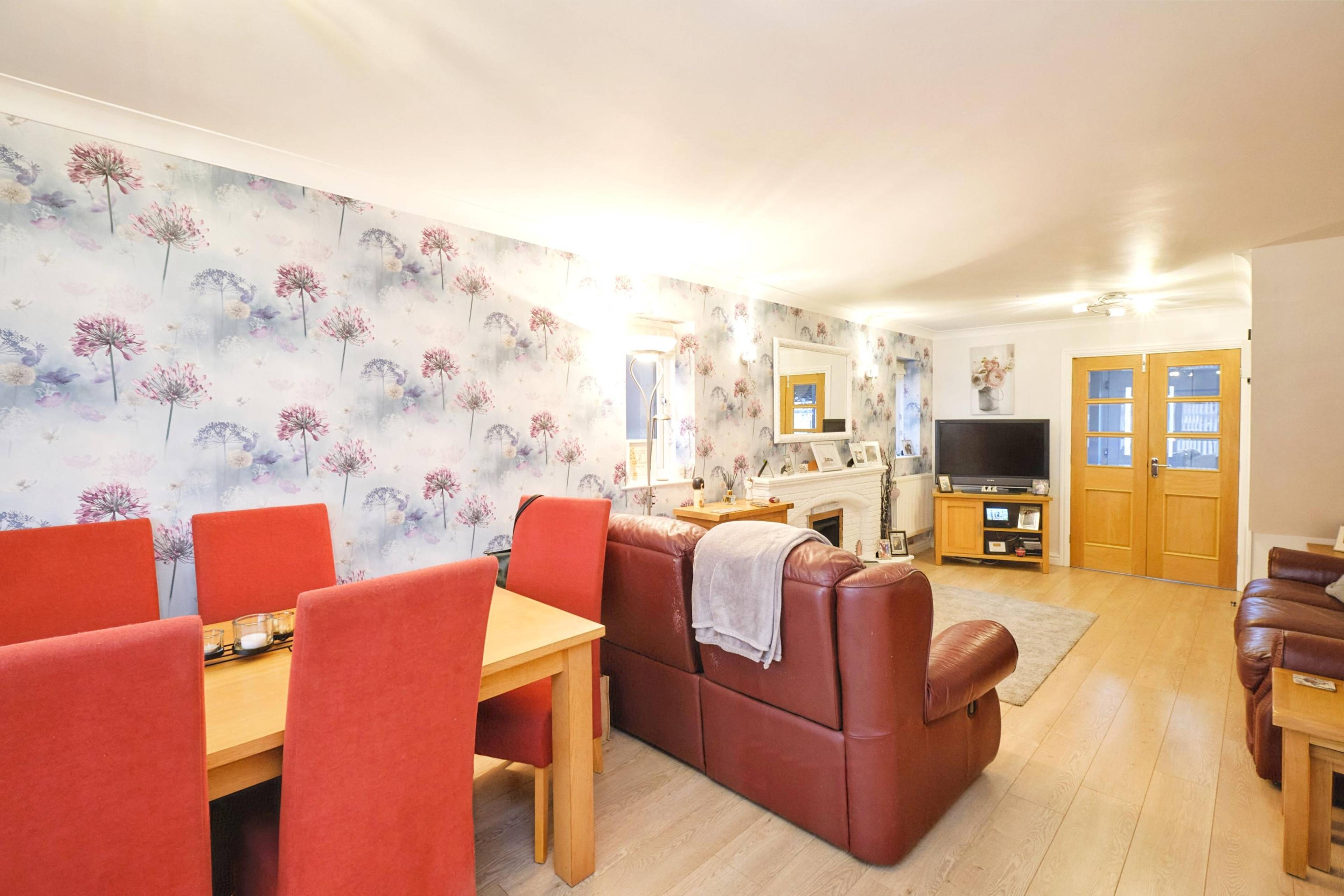 Lounge/Dining Room