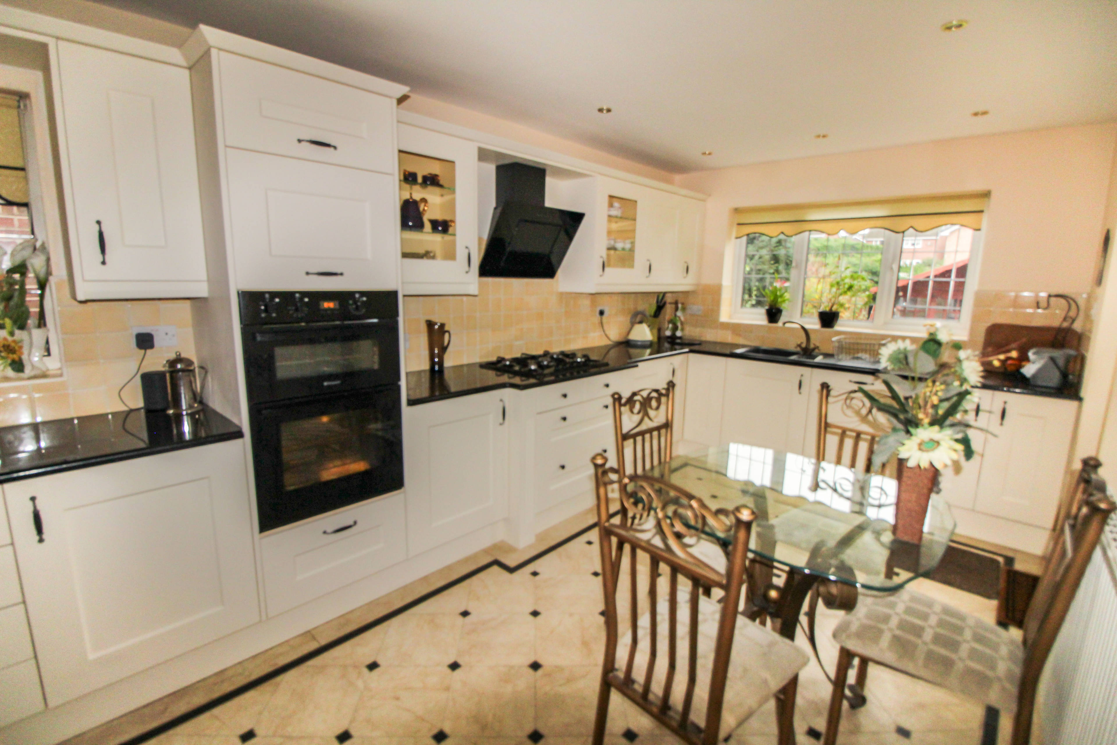 Kitchen/Breakfast