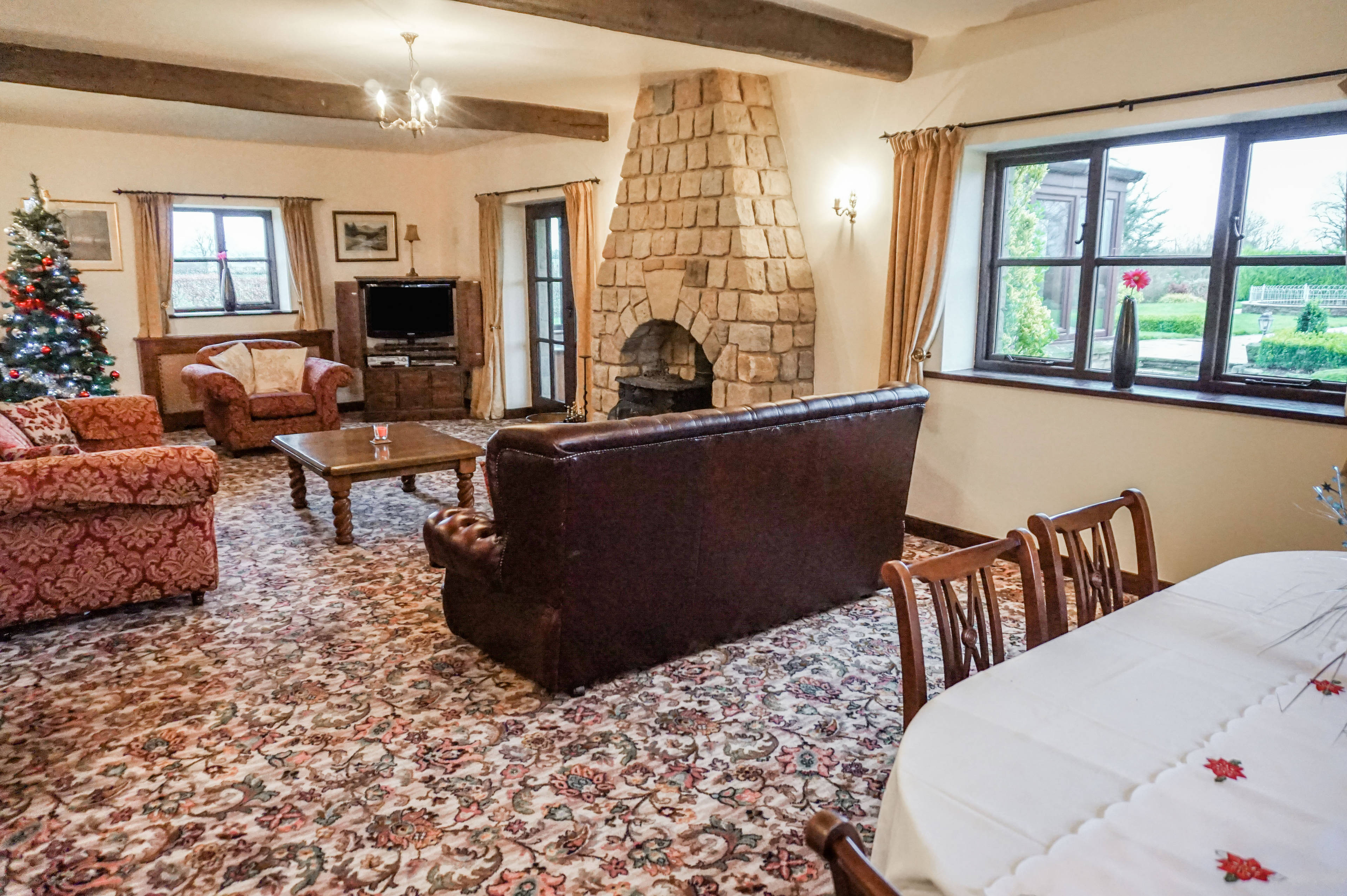 Lounge/Dining Room