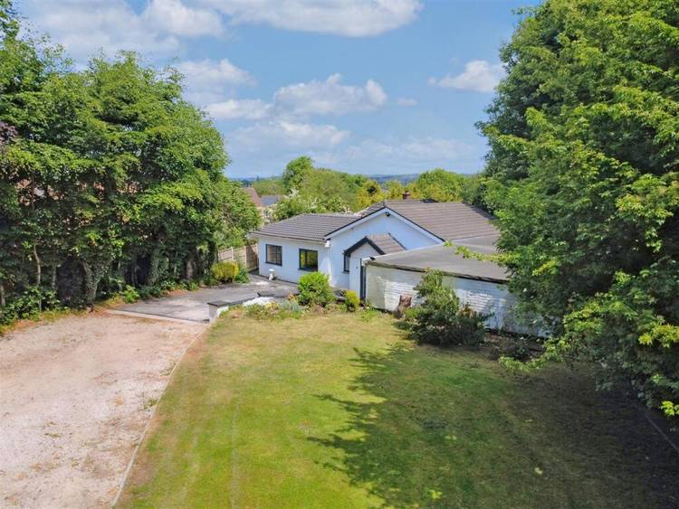 5 bedroom detached bungalow
