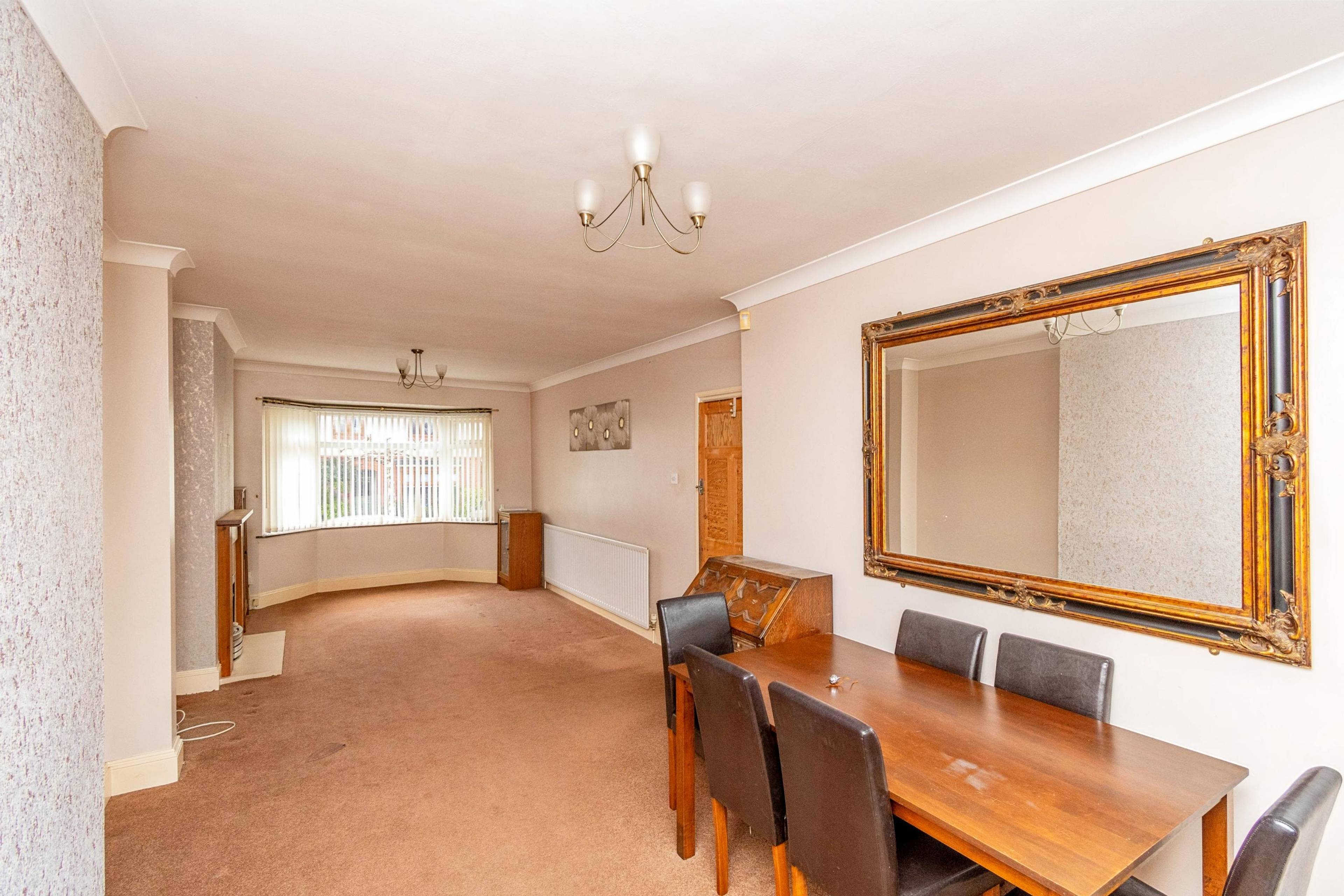 Lounge/Dining Room