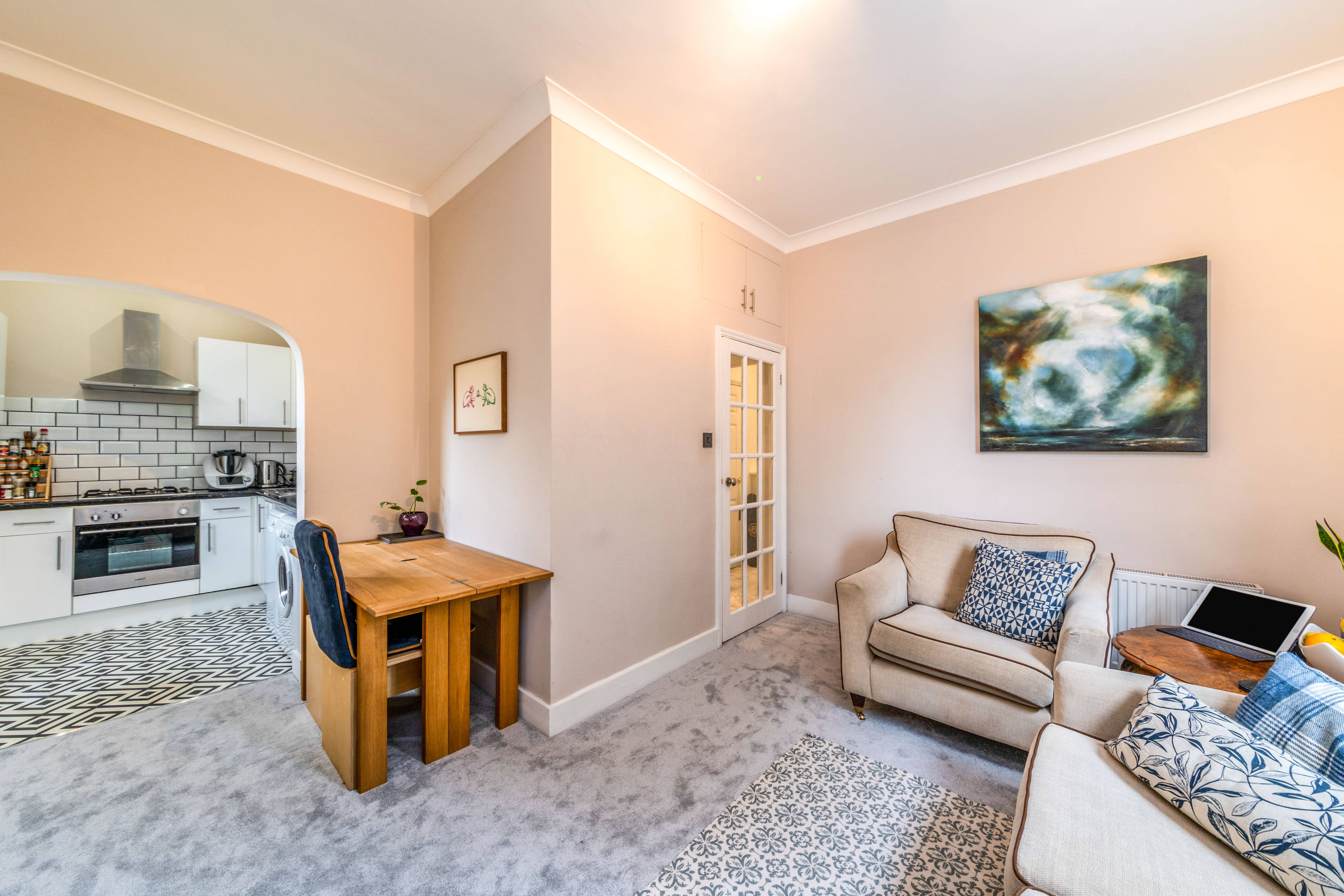 Lounge/Dining Room