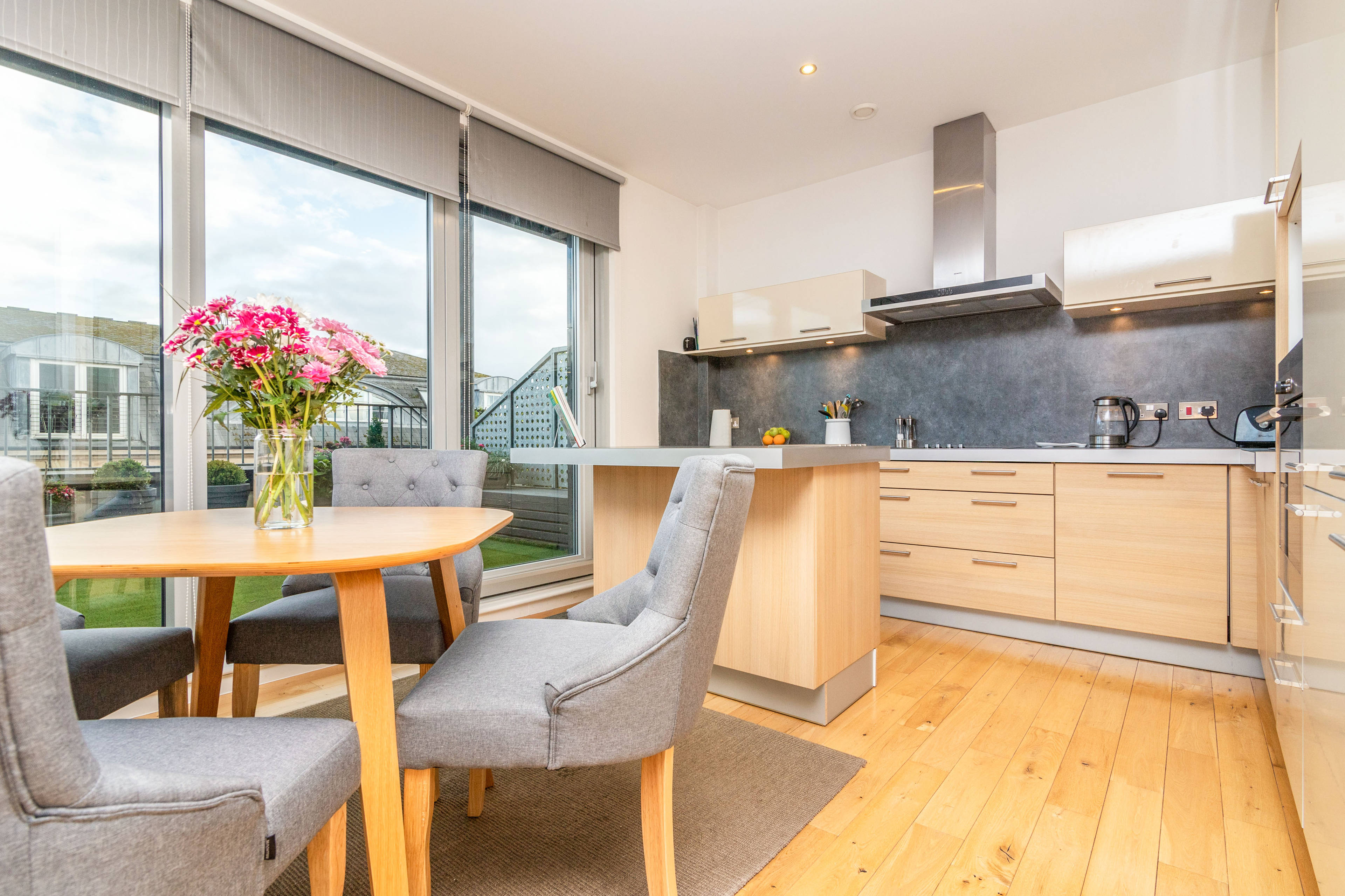 Lounge / Kitchen