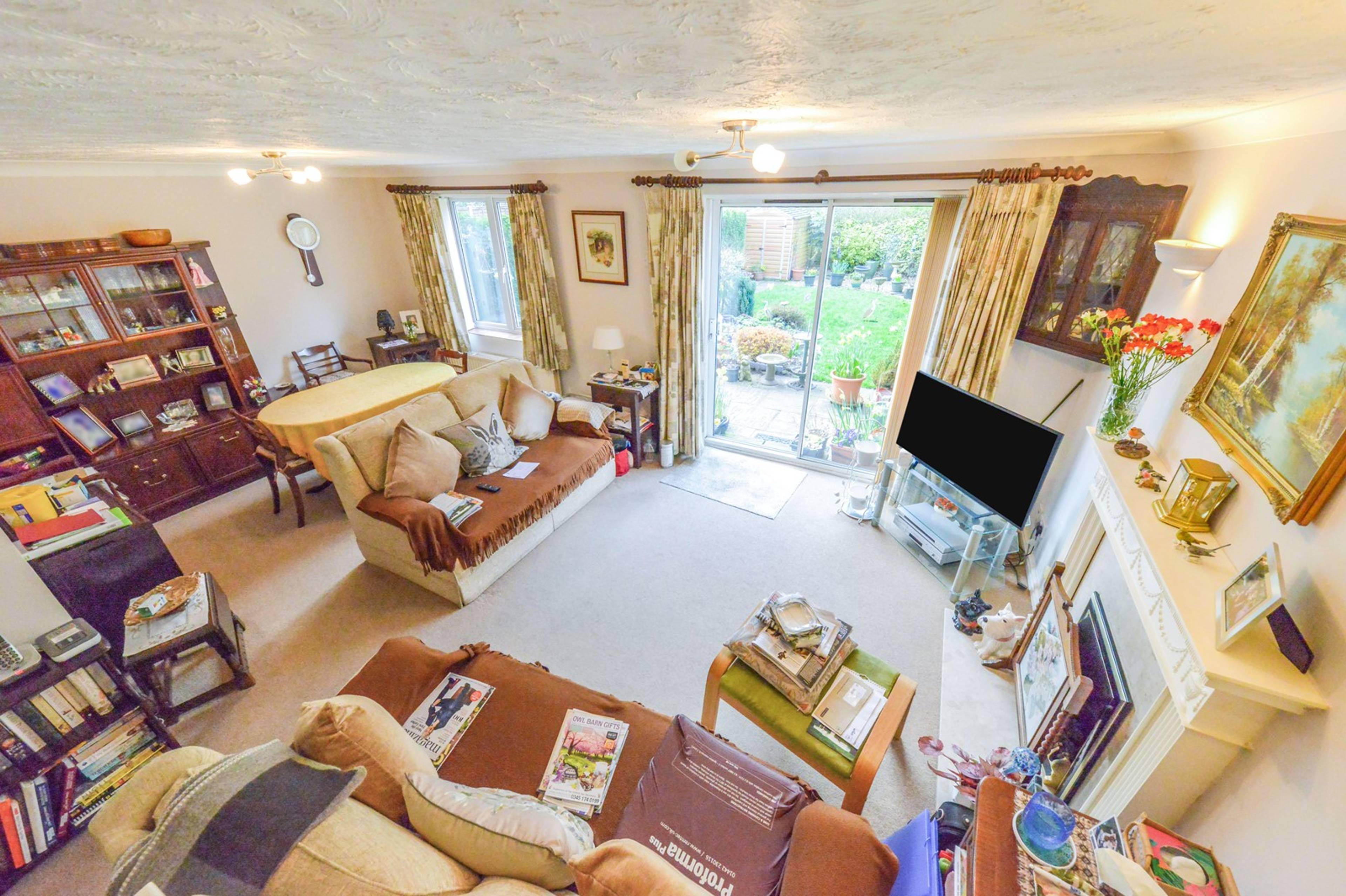 Lounge/Dining Room