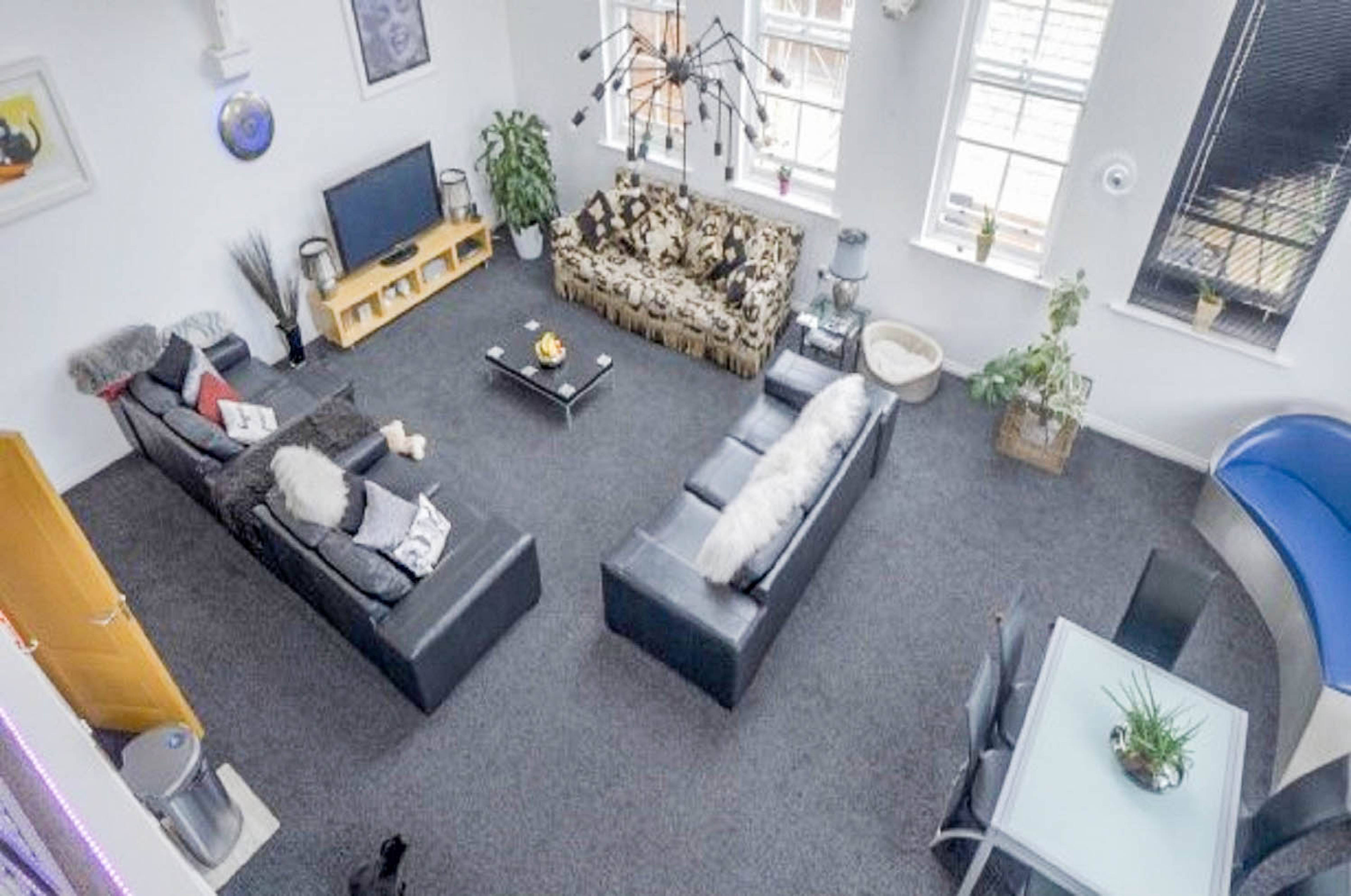 Lounge/Dining Room