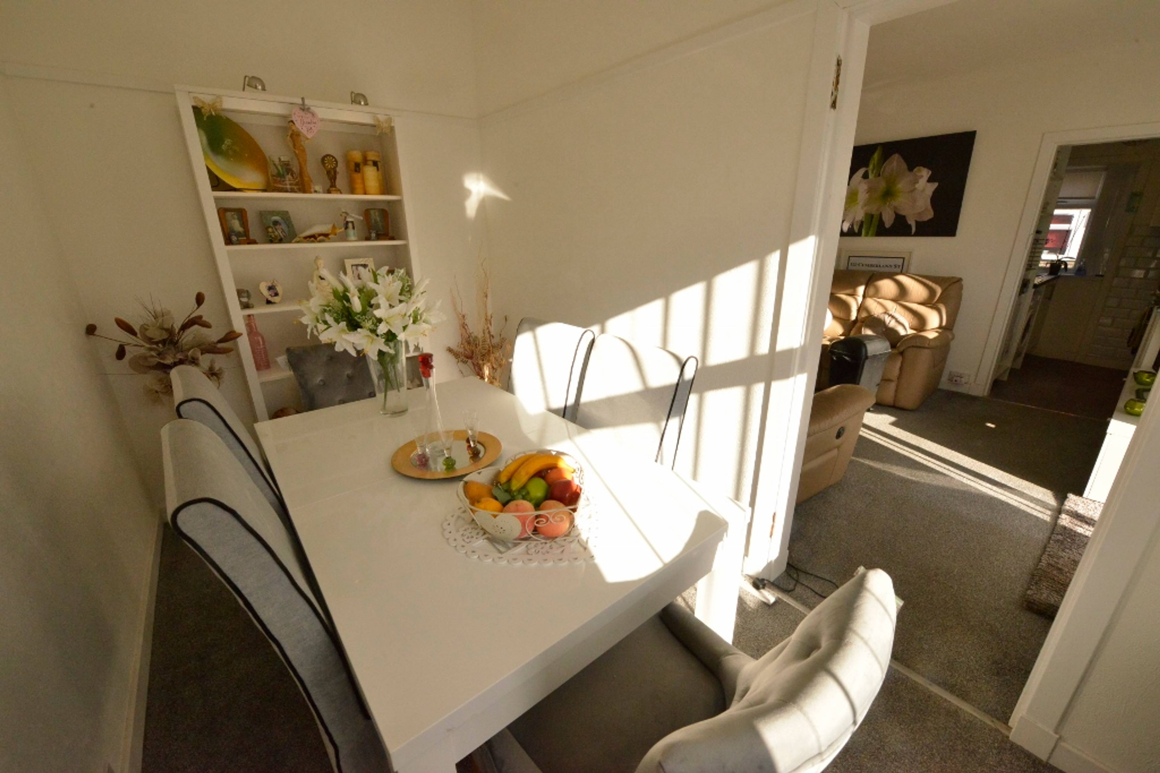 Bed 3 / Dining Room