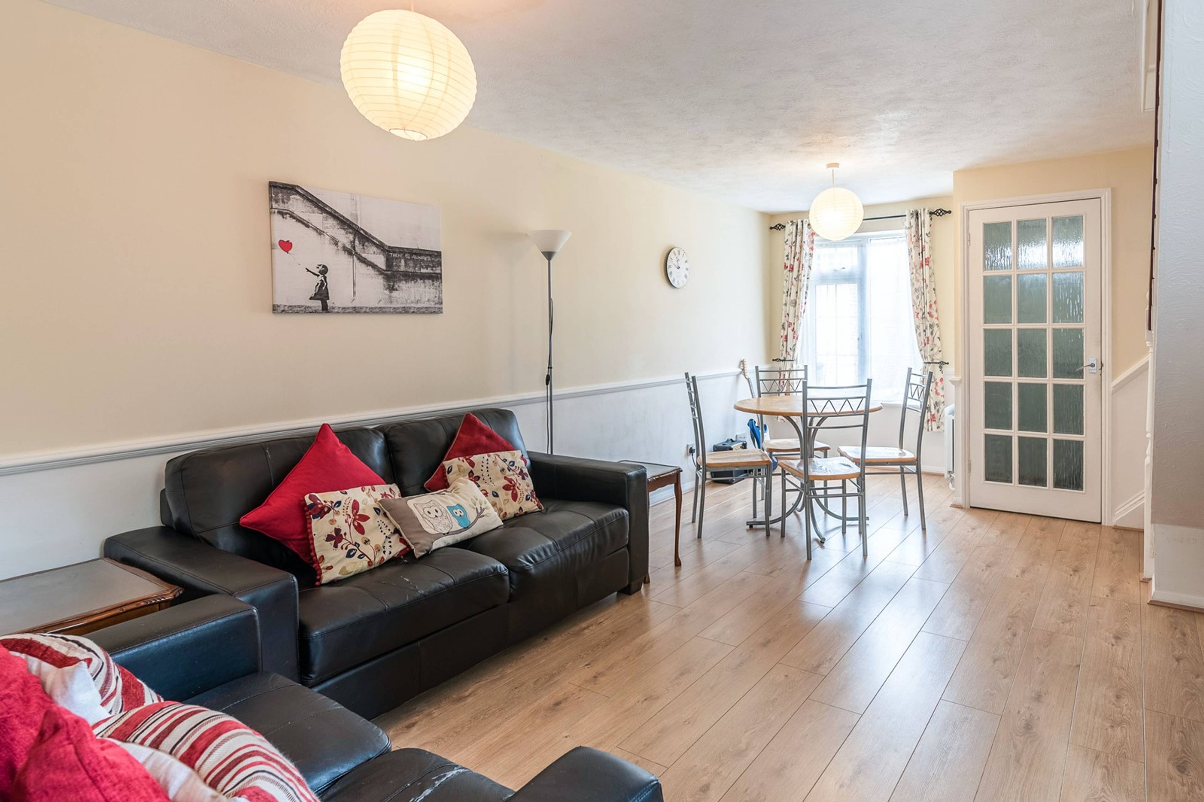 Lounge/Dining Room