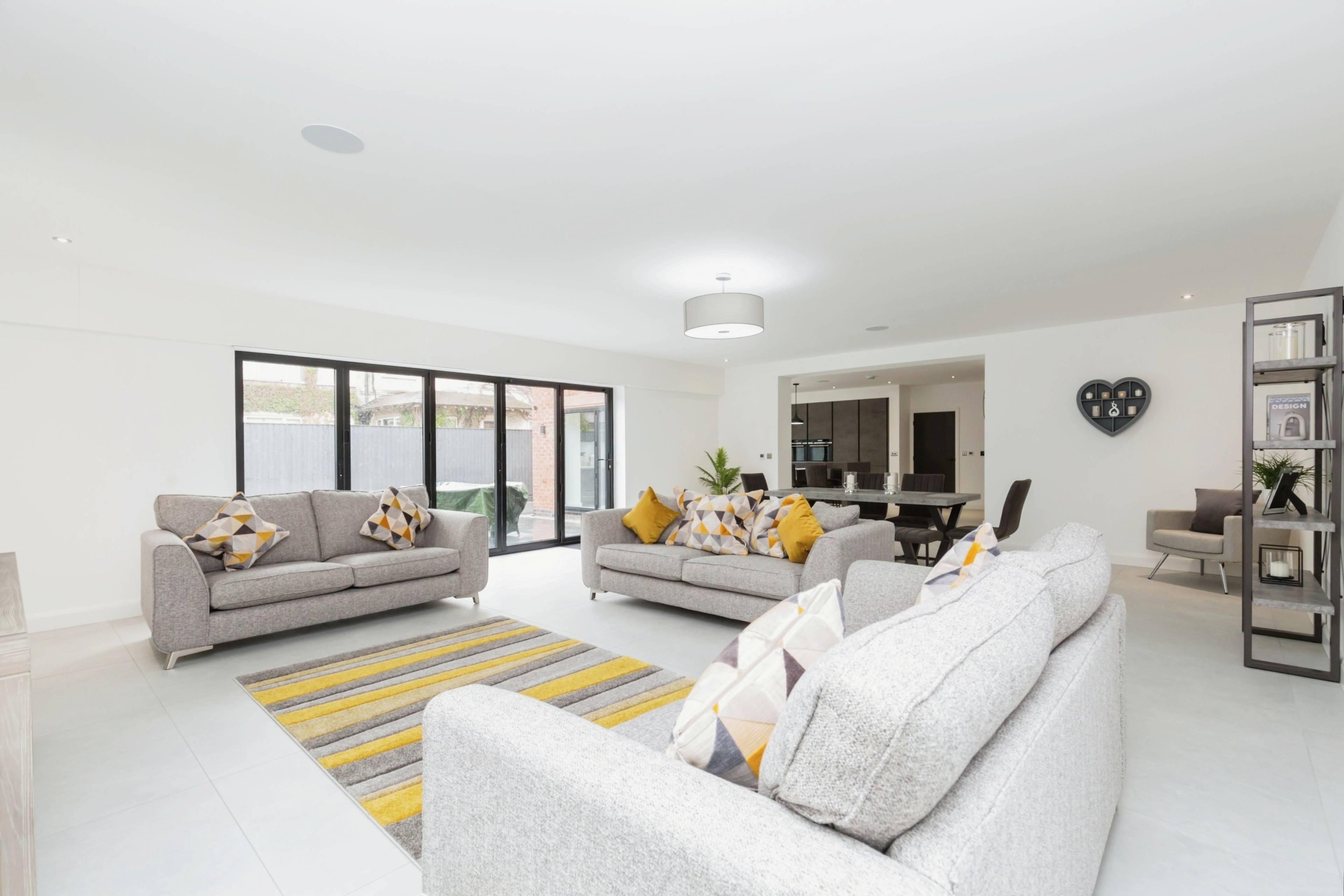 Lounge/Dining Room