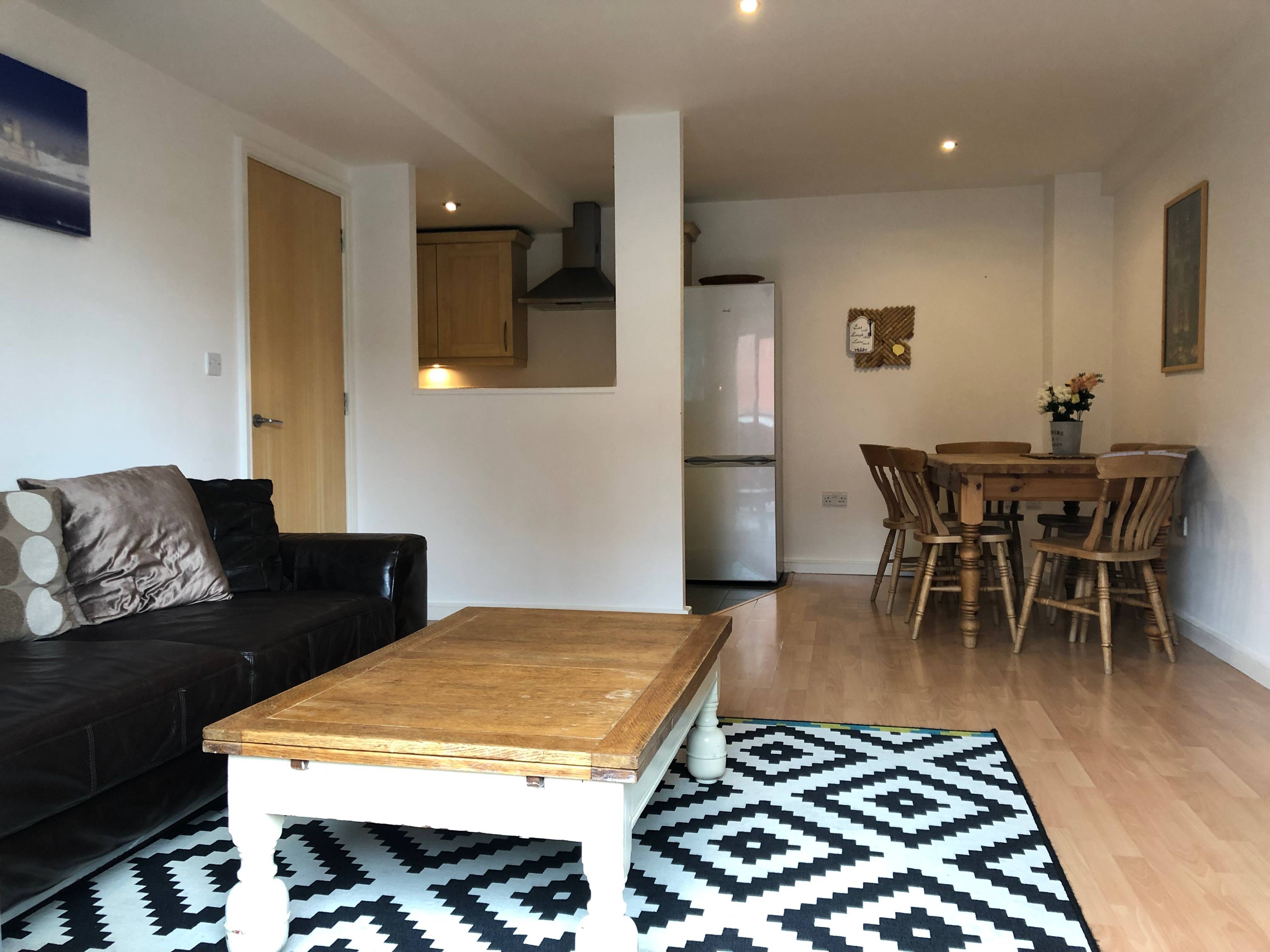 Lounge/Dining Room