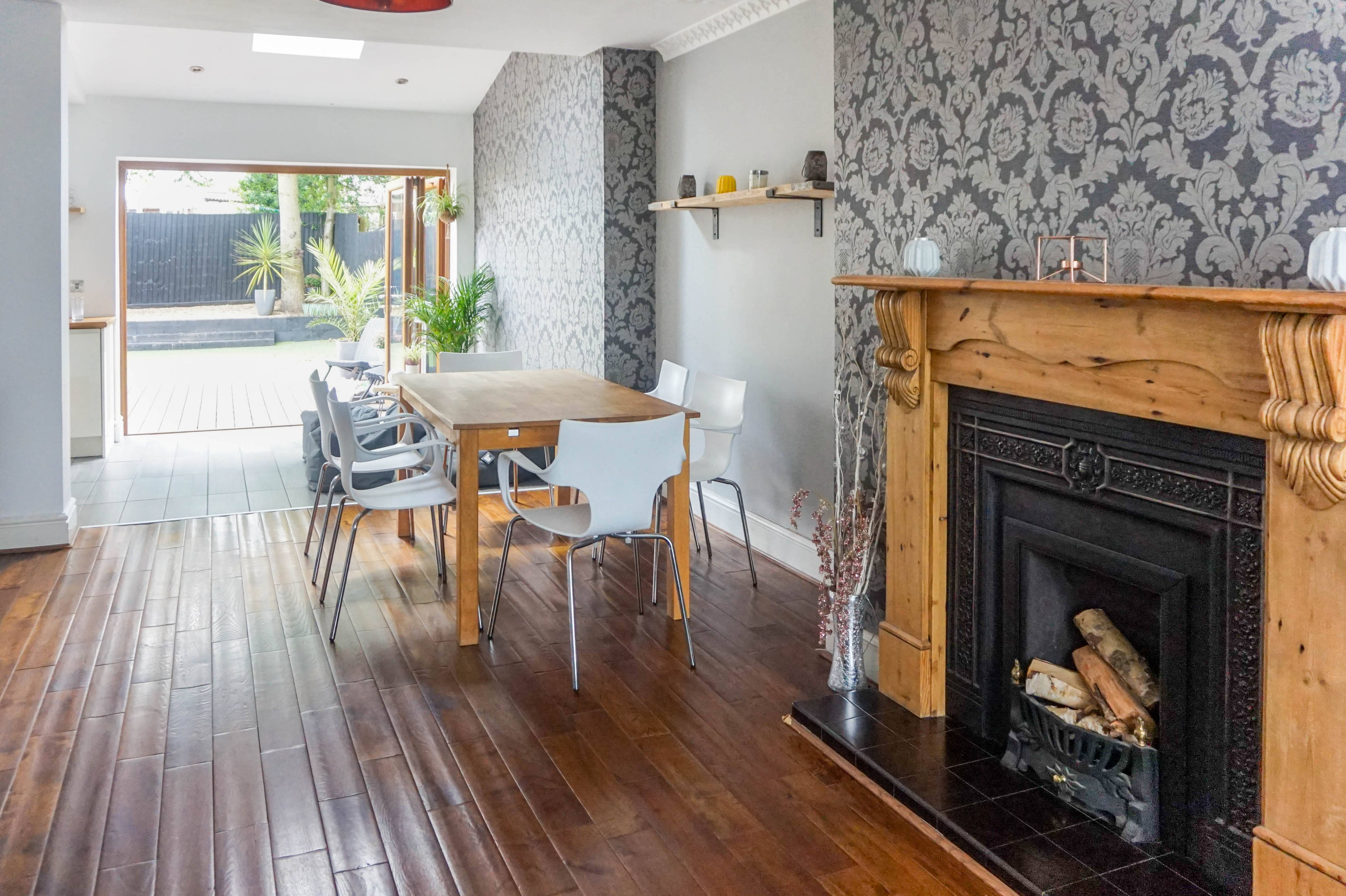 Lounge/Dining Room