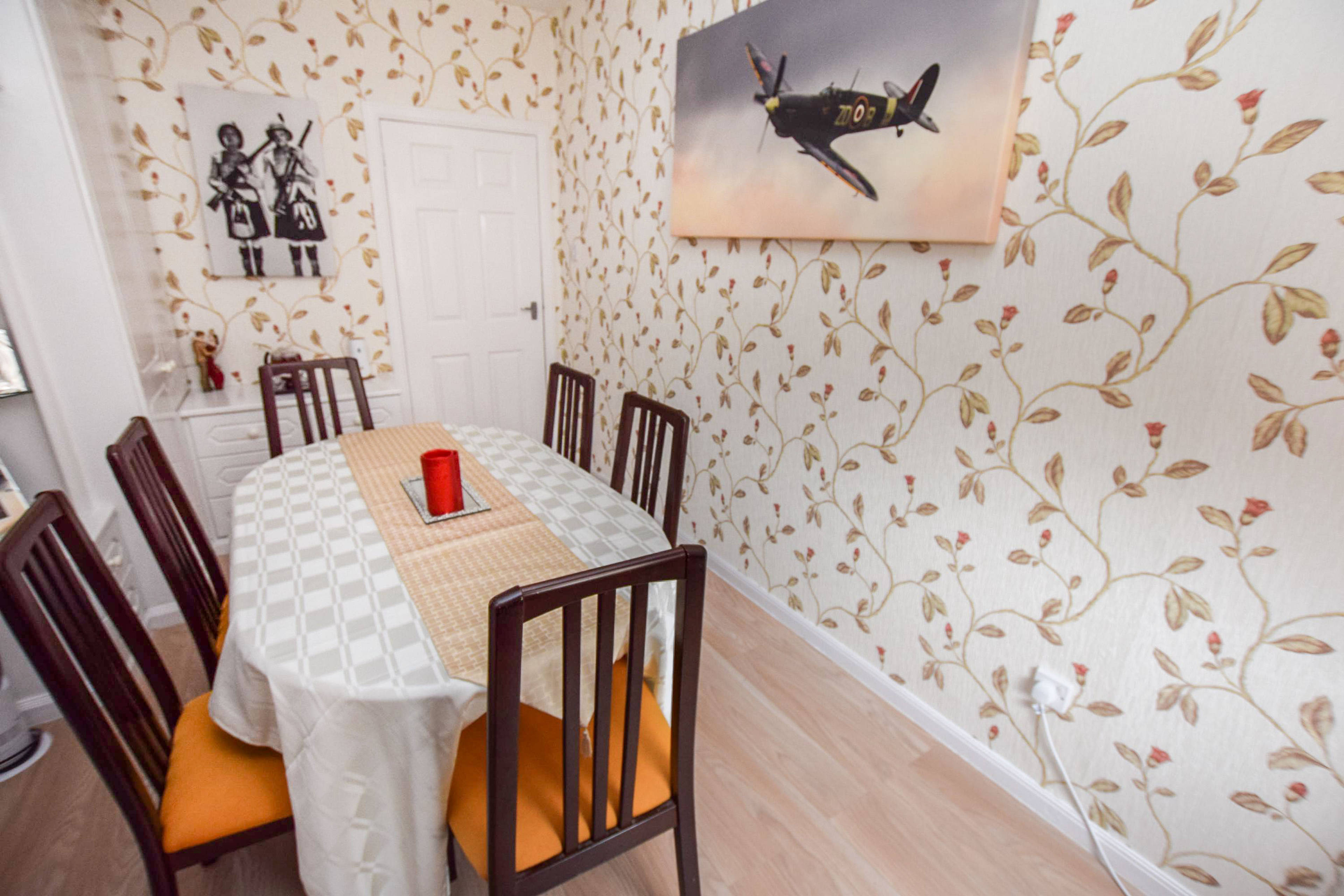 Bed 3 / Dining Room