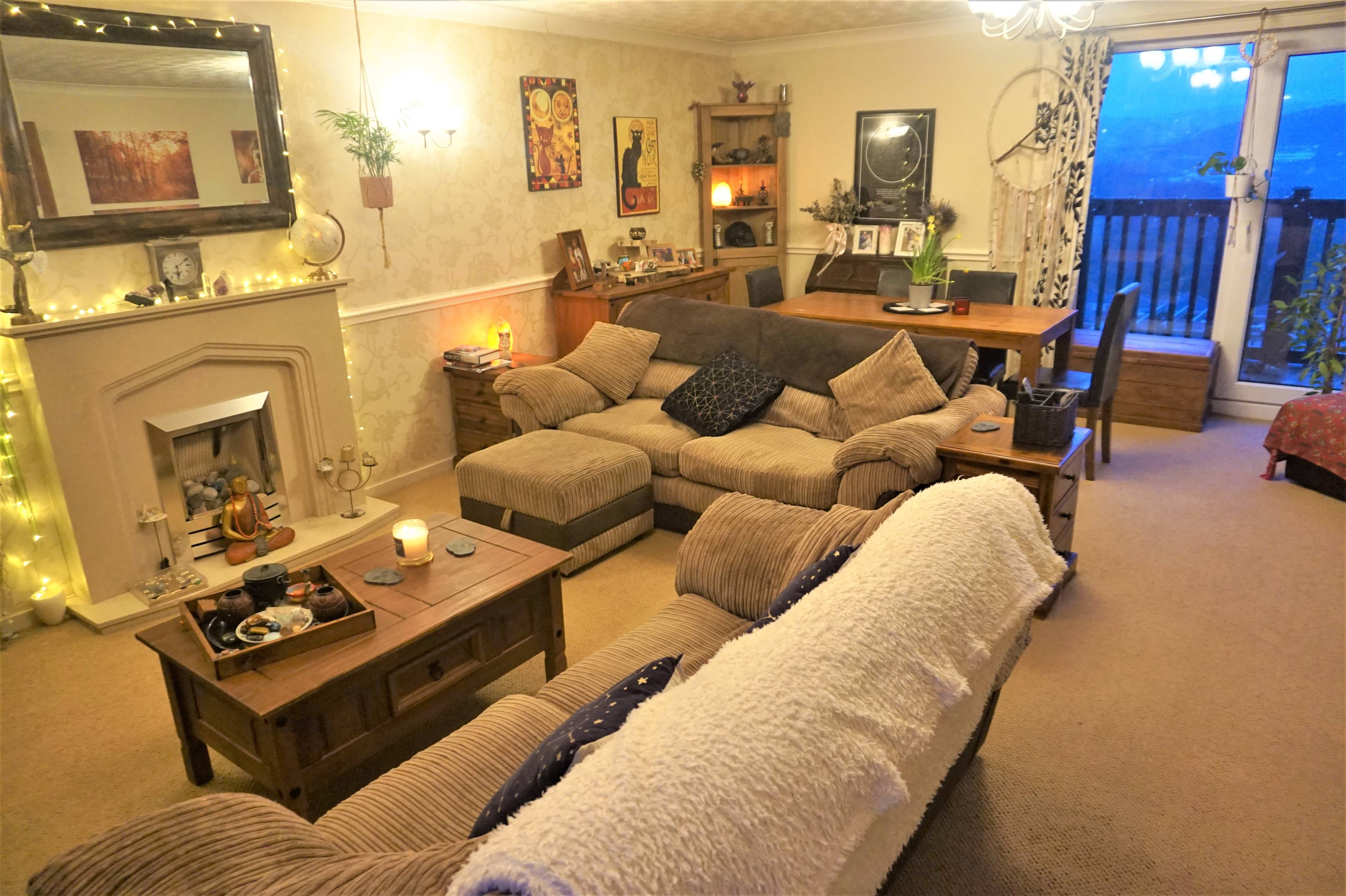 Lounge/Dining Room