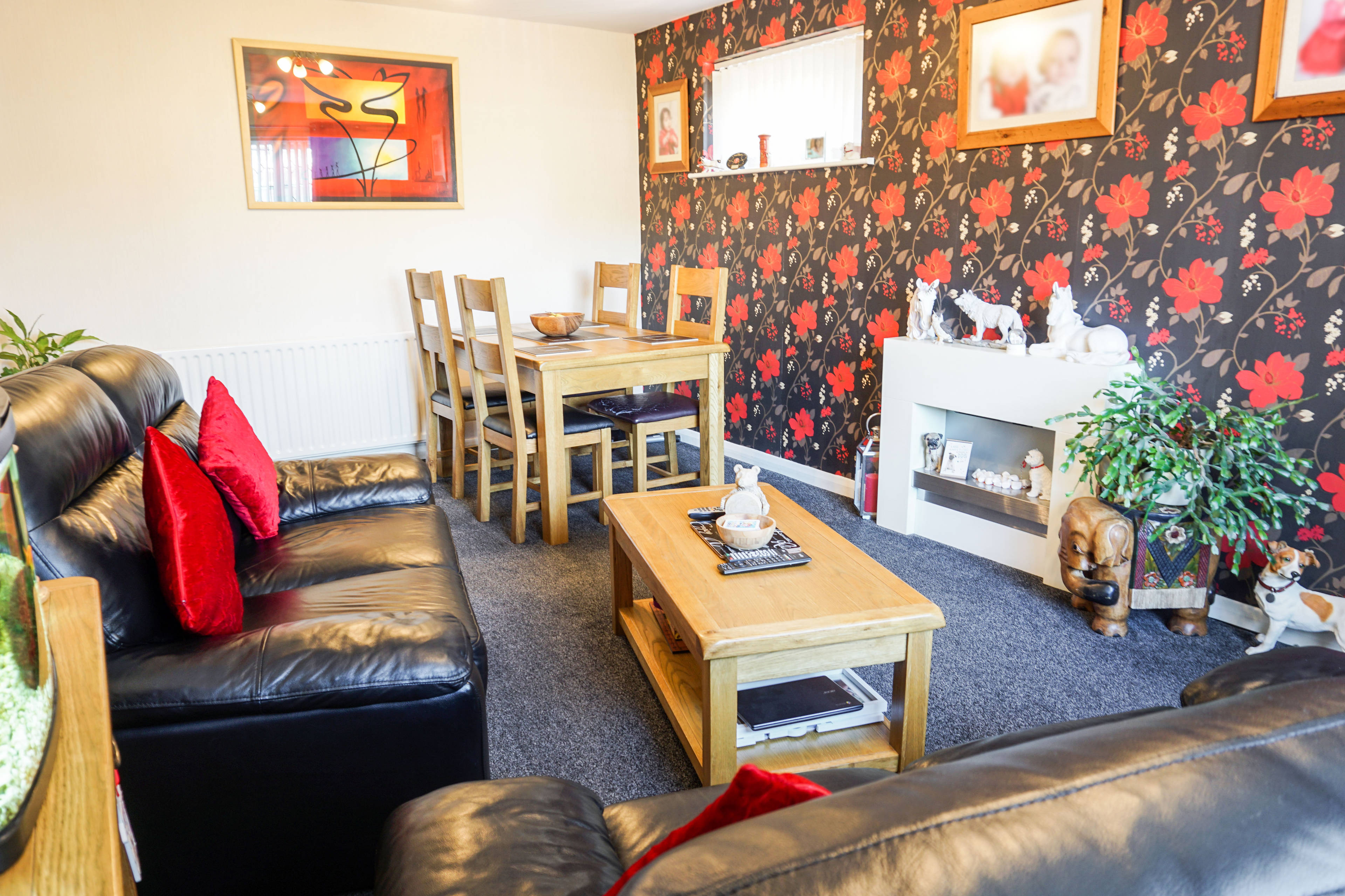 Lounge/Dining Room