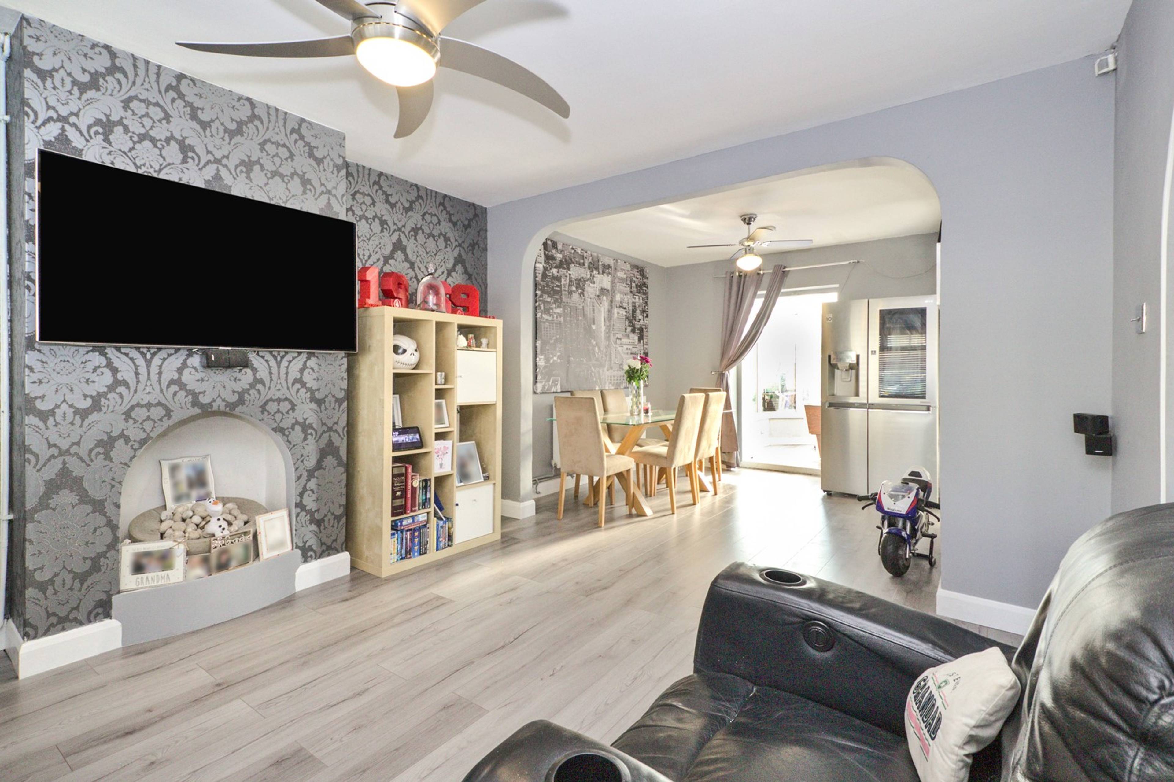 Lounge/Dining Room