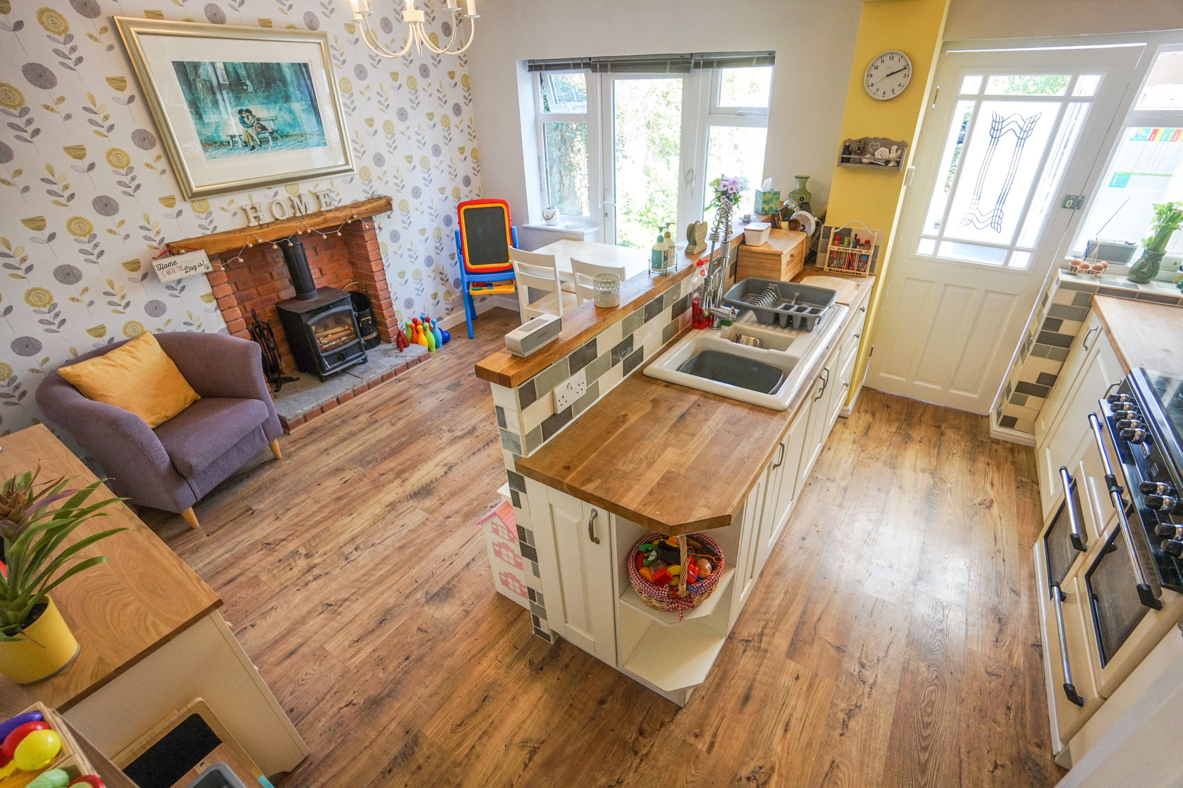 Kitchen/Dining Room
