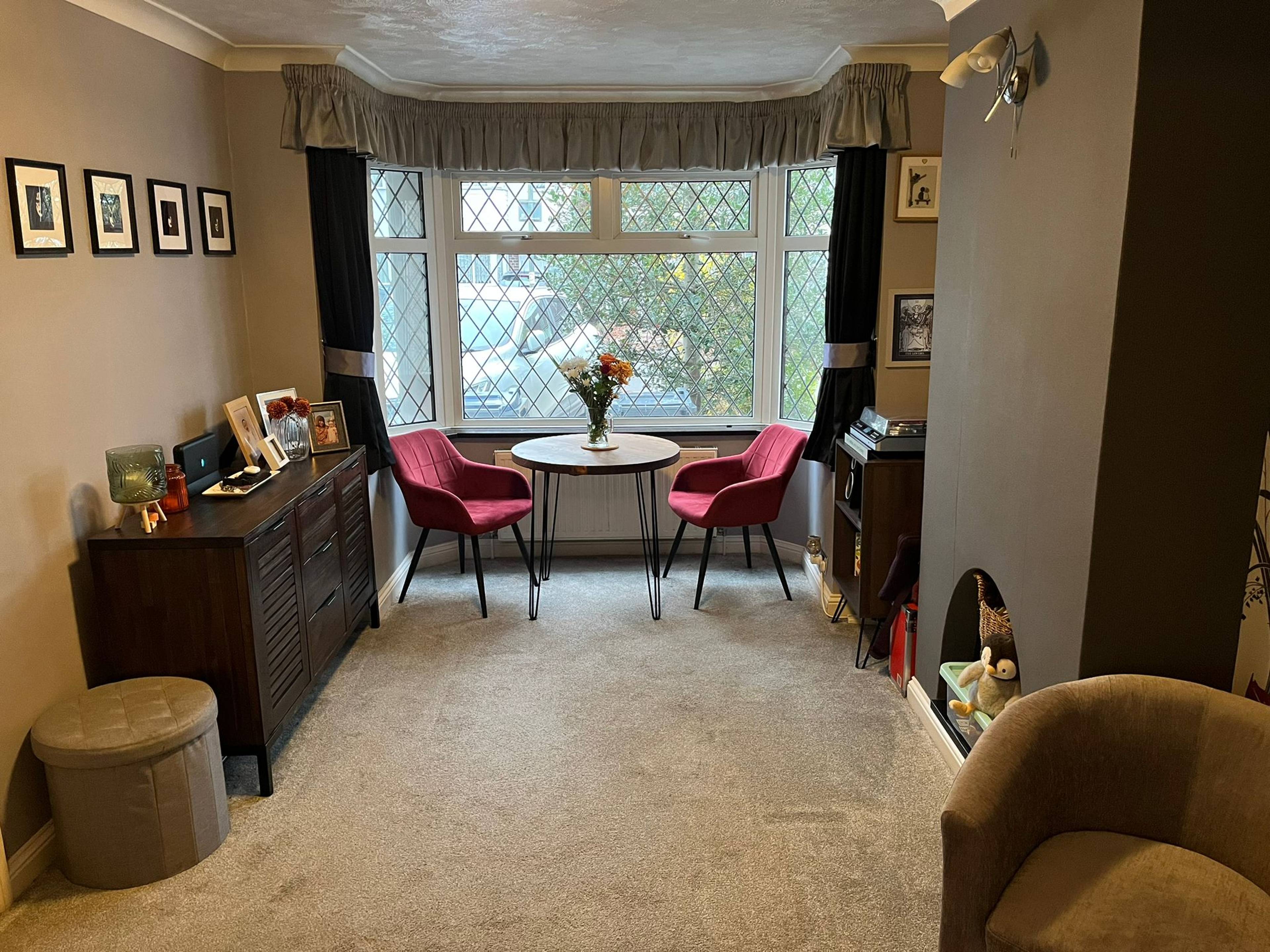Lounge/Dining Room