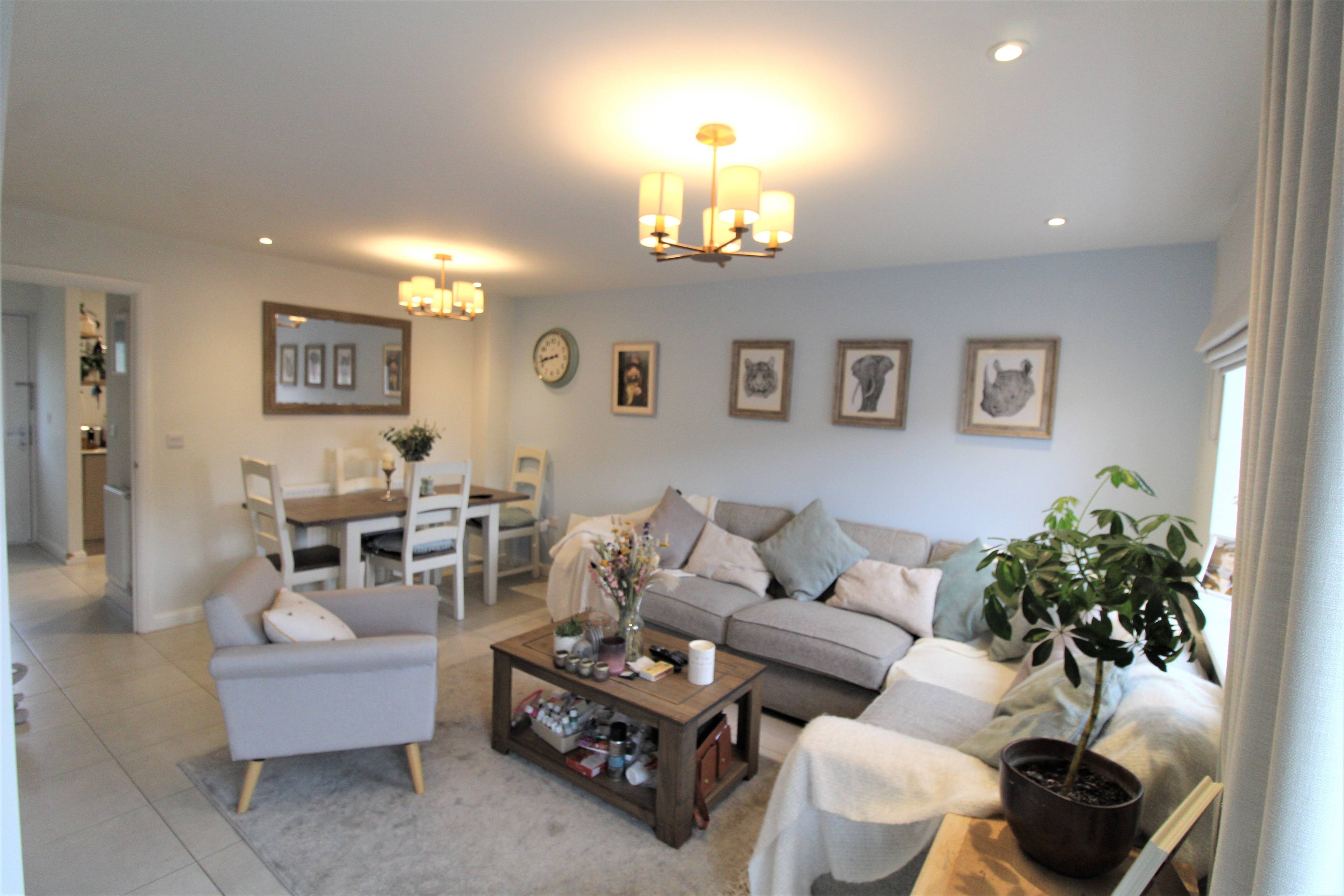 Lounge/Dining Room