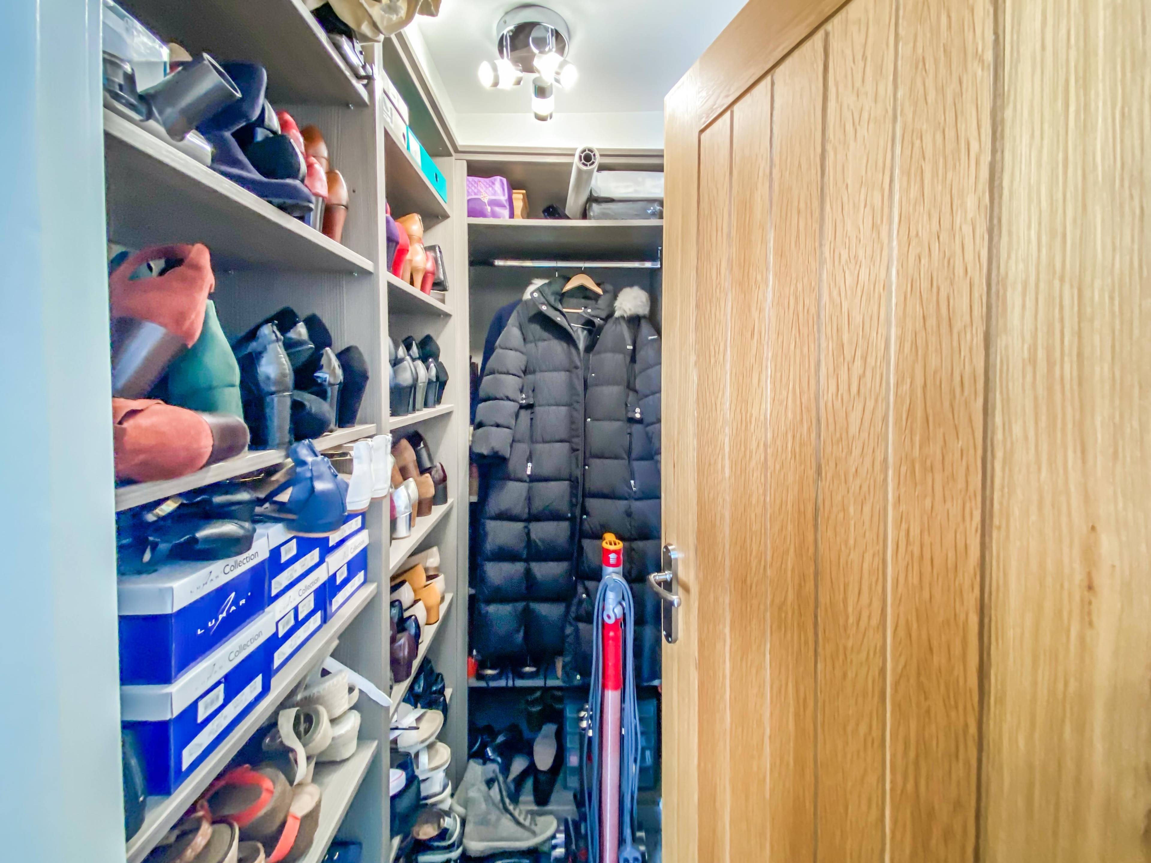 Walk-in Wardrobe