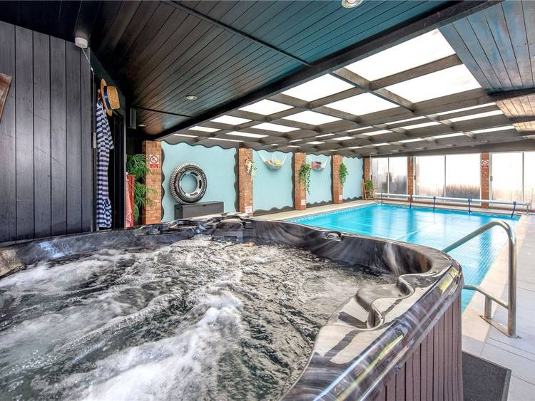 4 bedroom semi-detached house