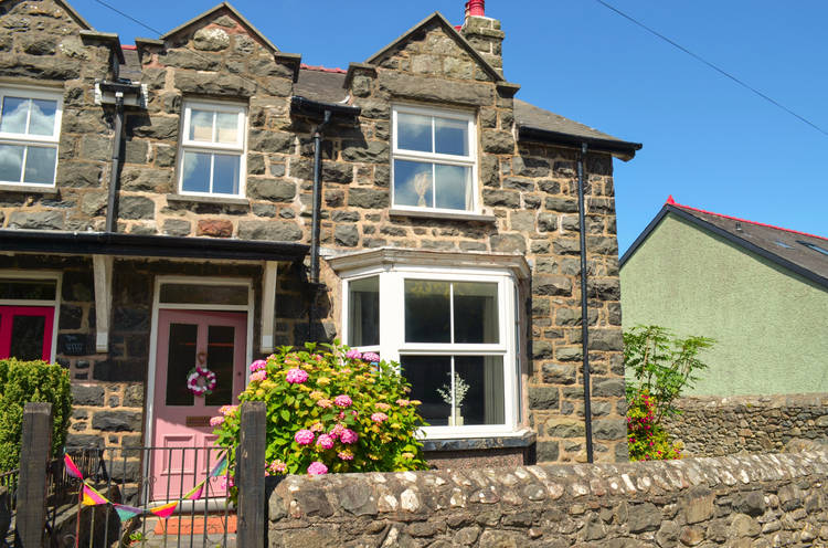 3 bedroom semi-detached house
