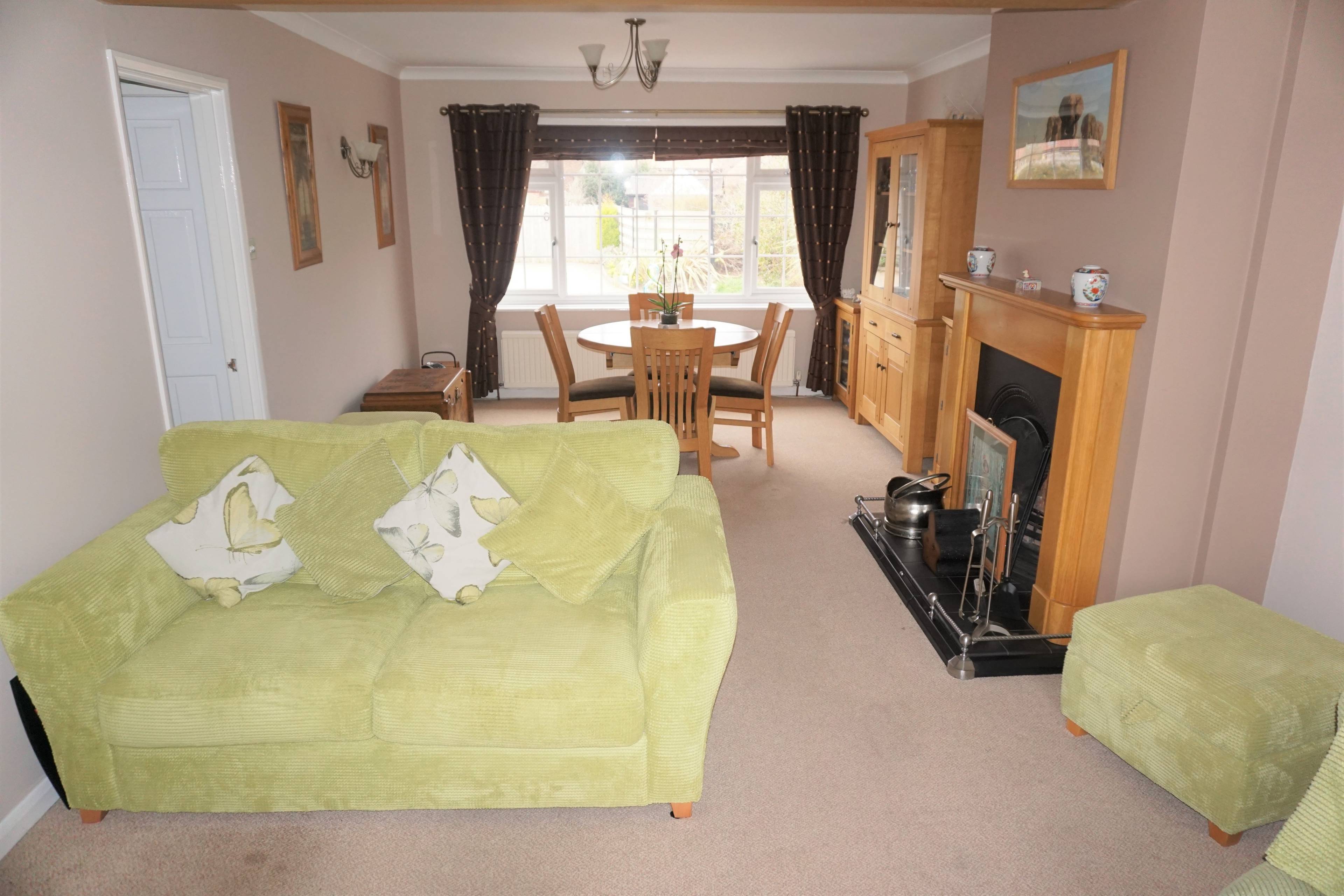 Lounge/Dining Room