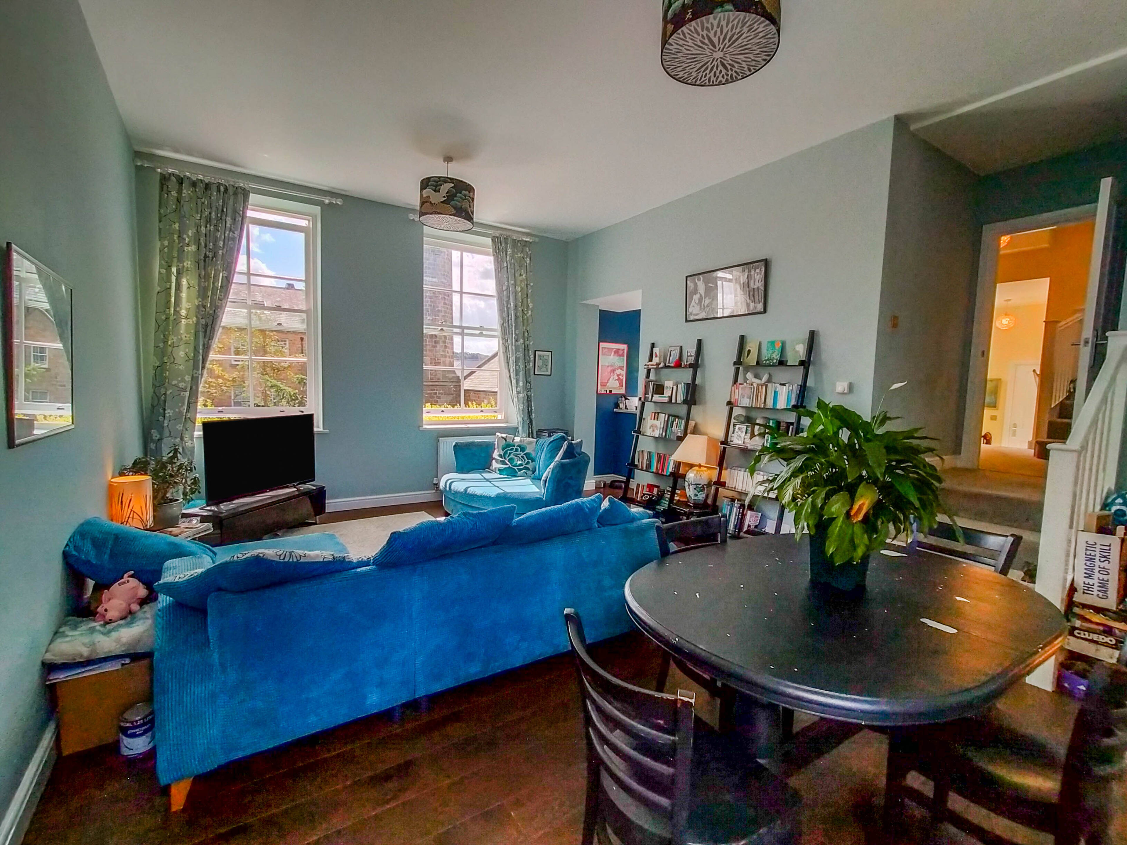 Lounge/Dining Room