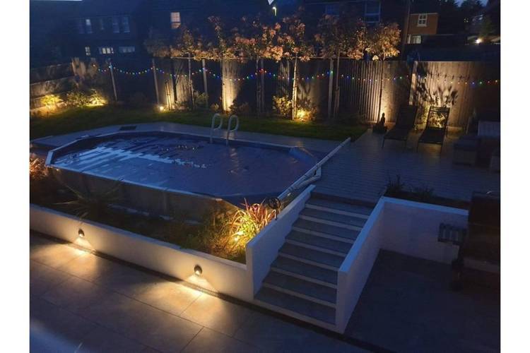 5 bedroom detached house
