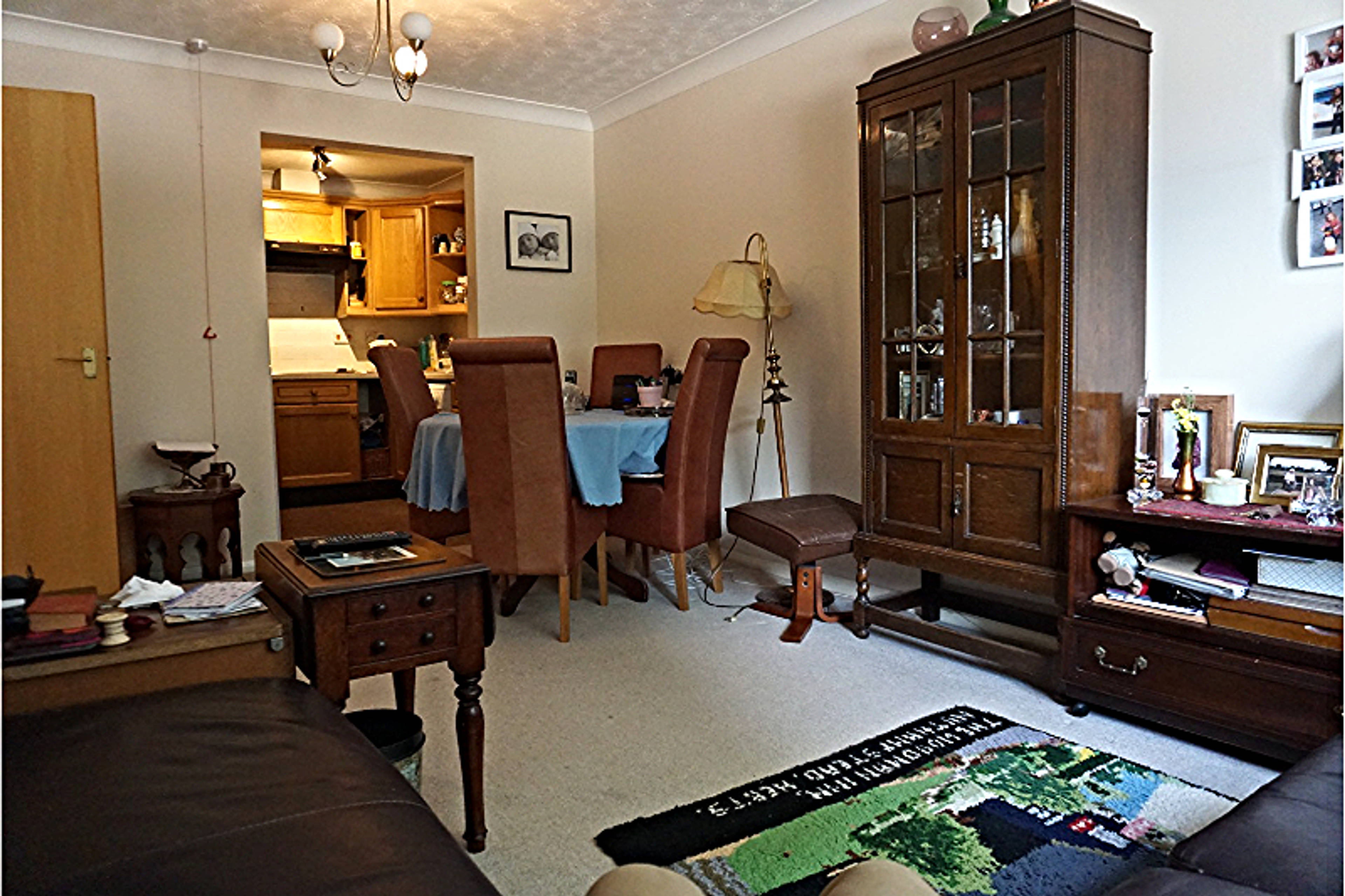 Lounge/Dining Room