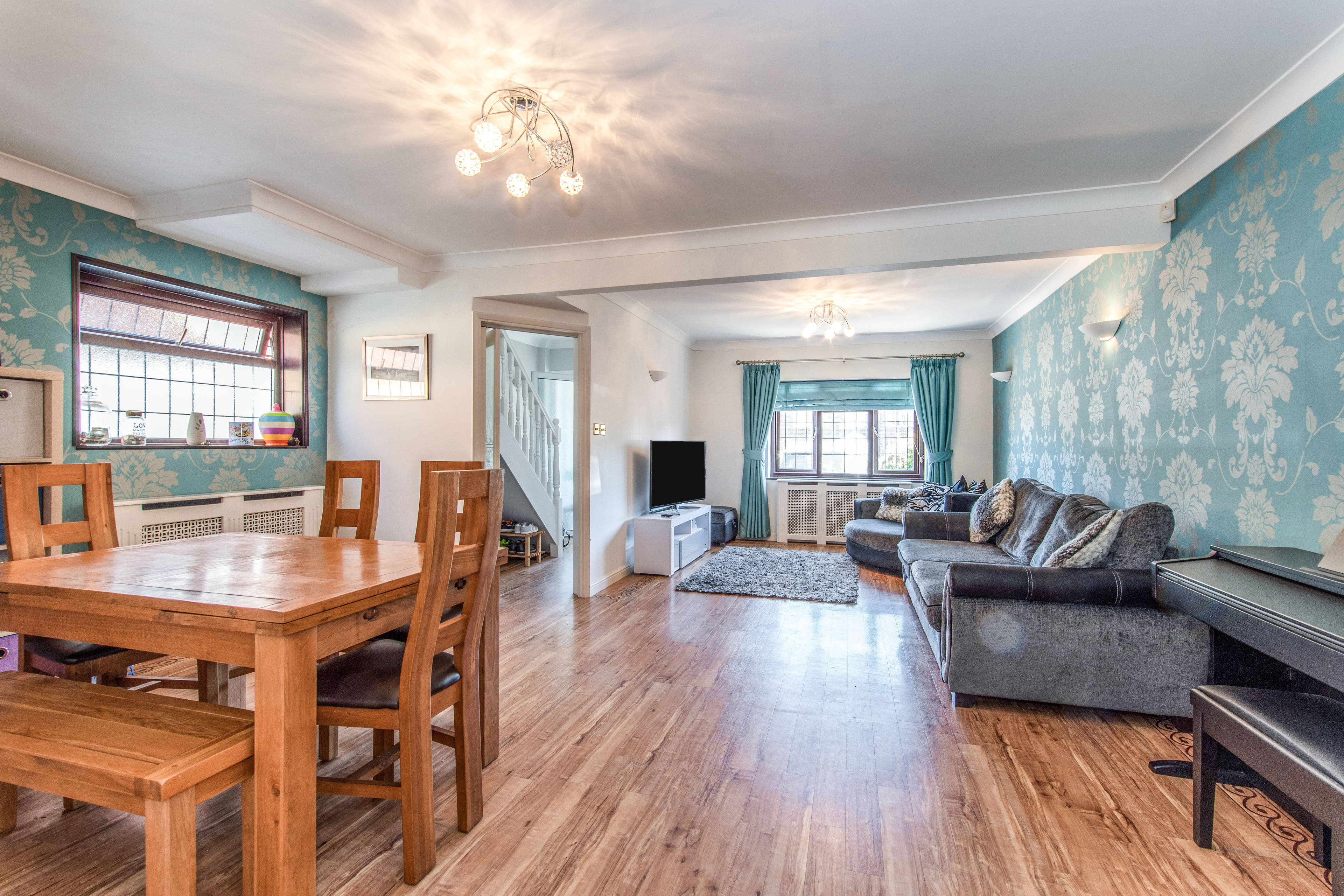 Lounge/Dining Room
