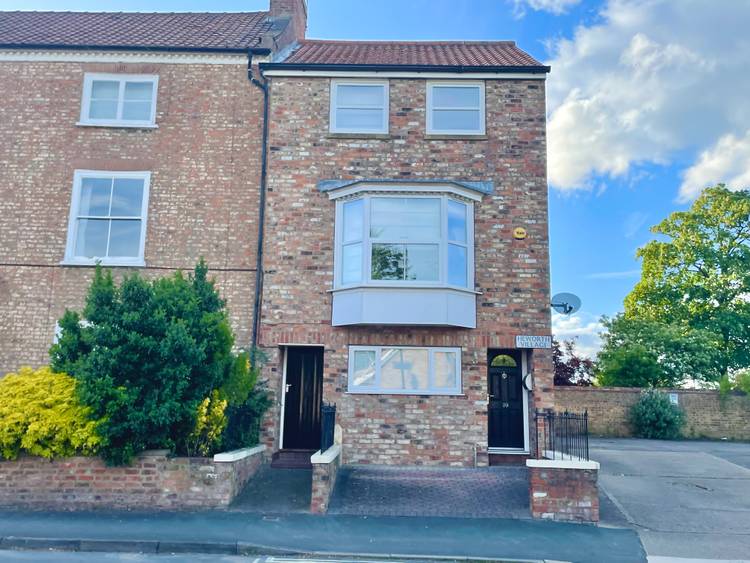 4 bedroom end of terrace house