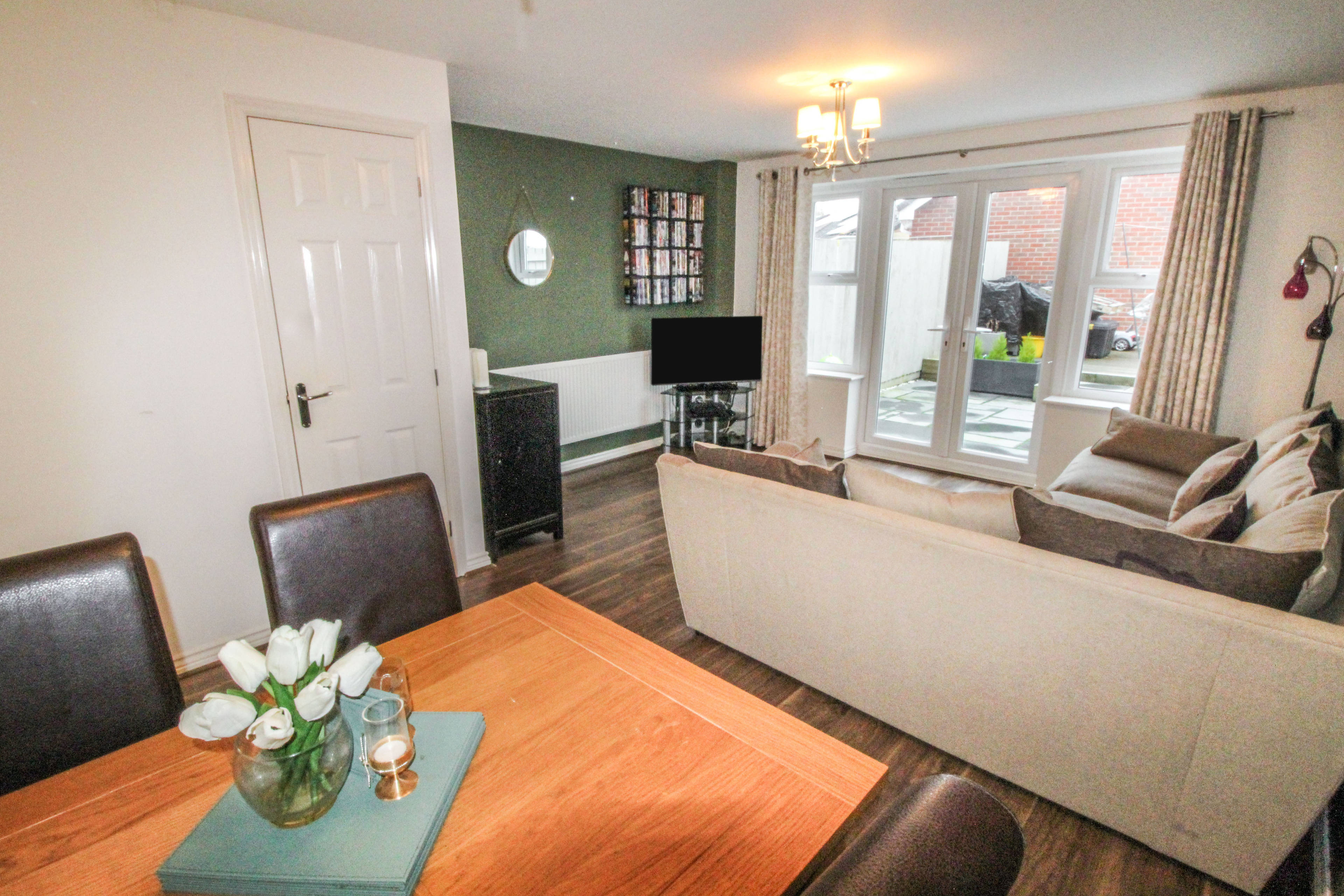 Lounge/Dining Room