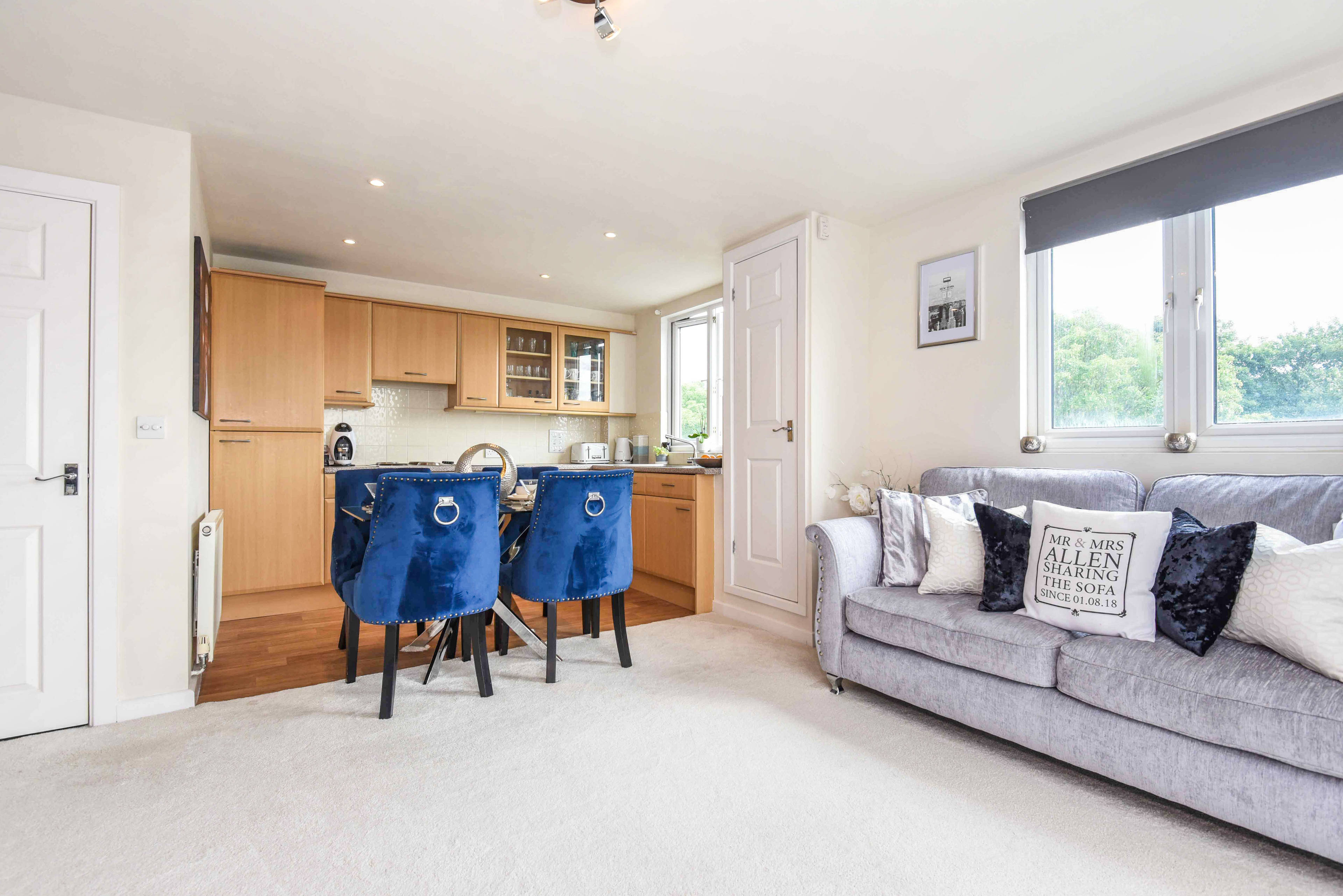 Lounge / Kitchen