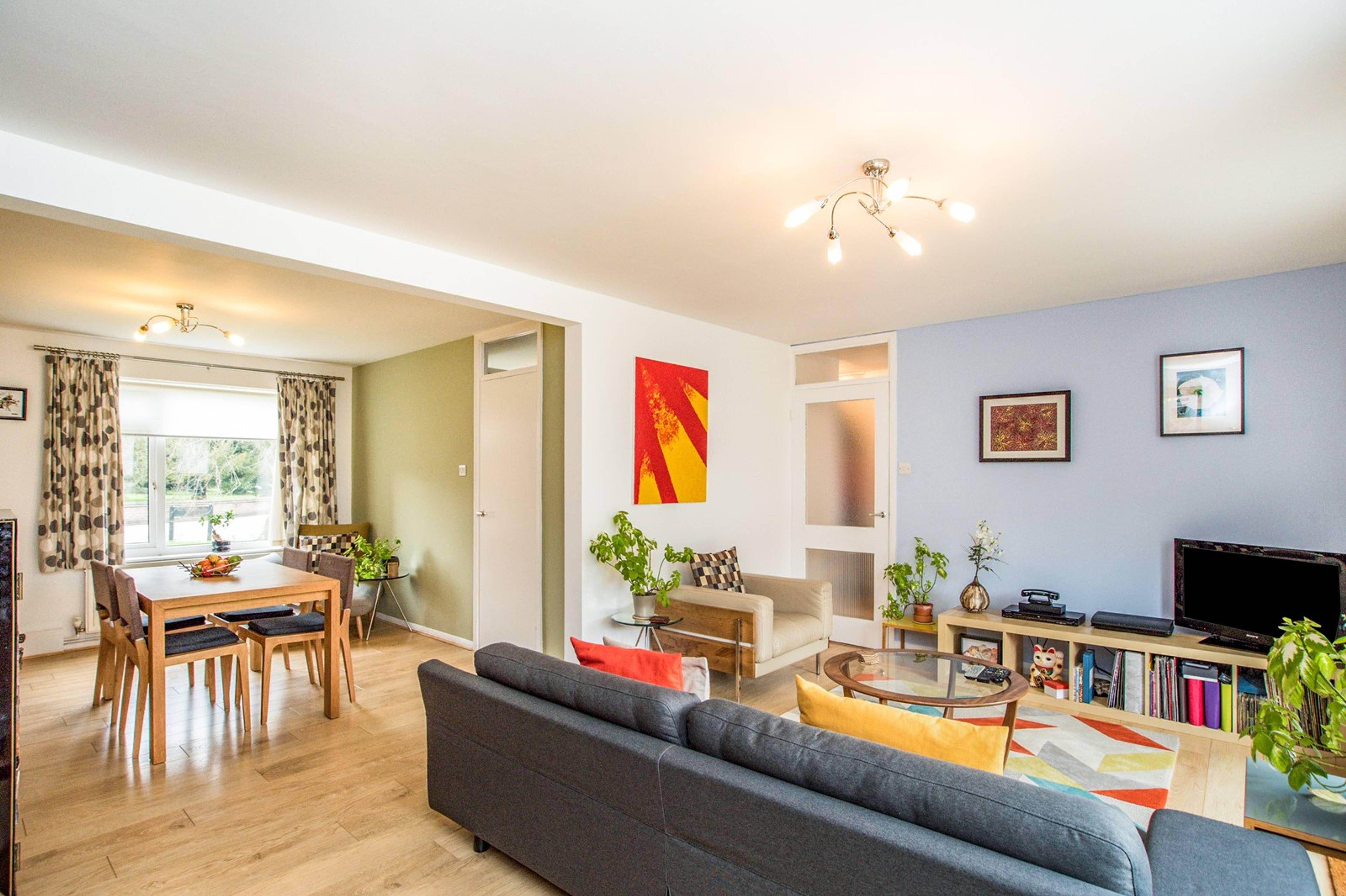 Lounge/Dining Room