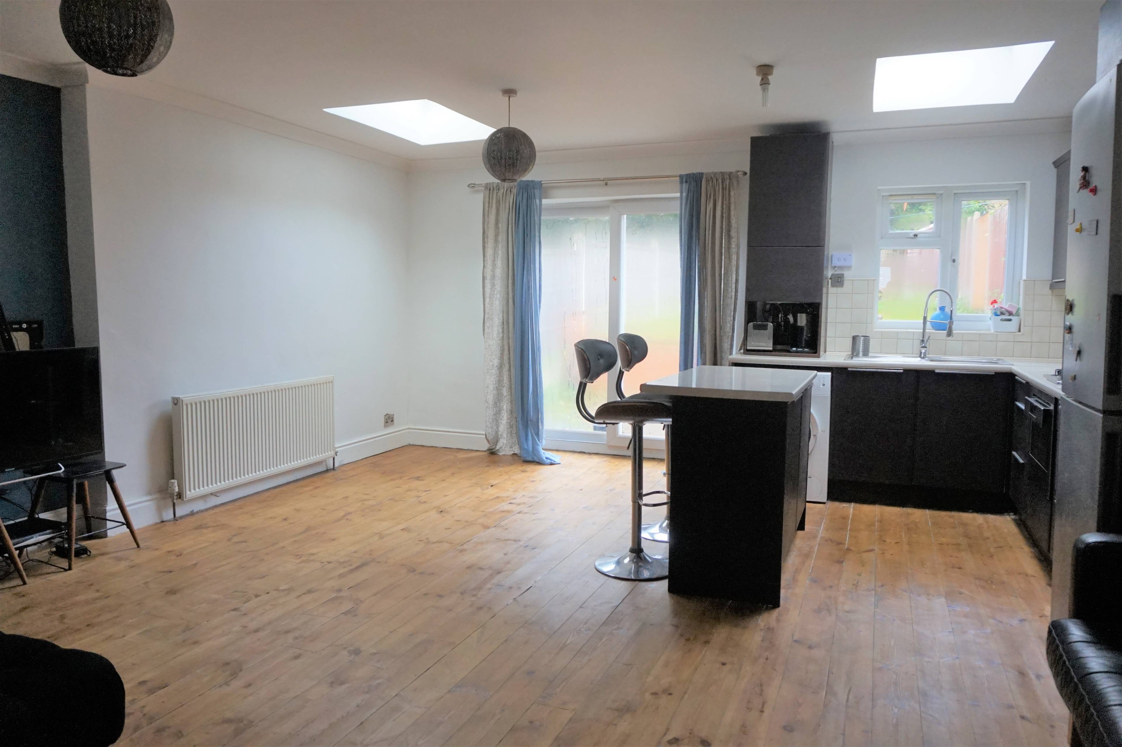 Lounge / Kitchen