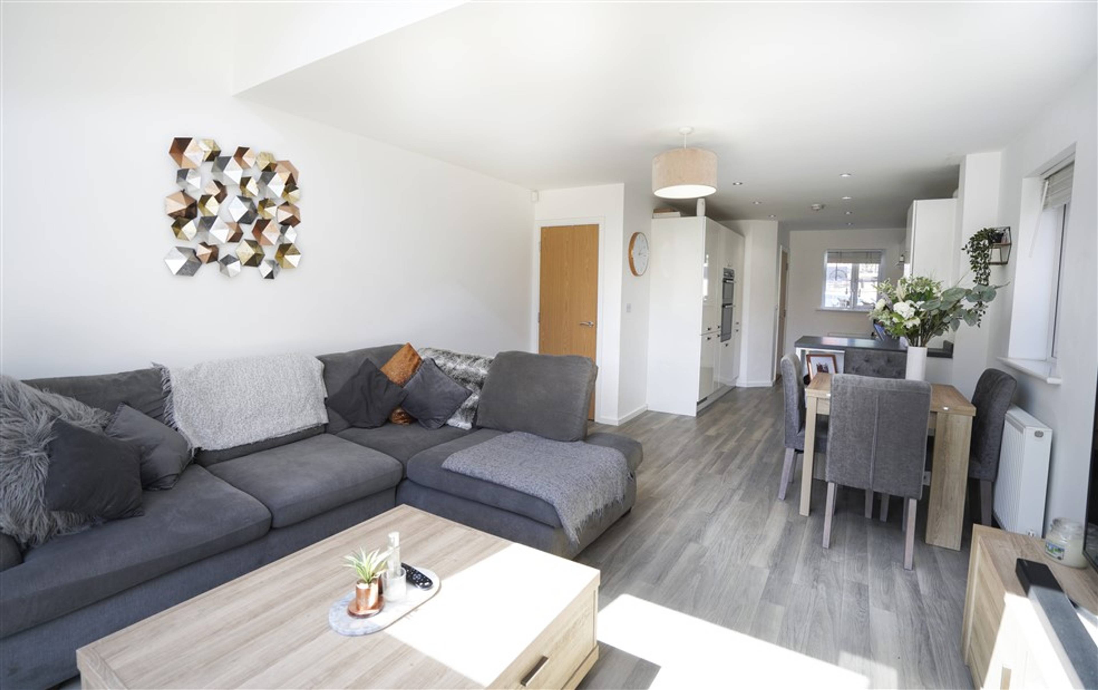 Lounge/Dining Room