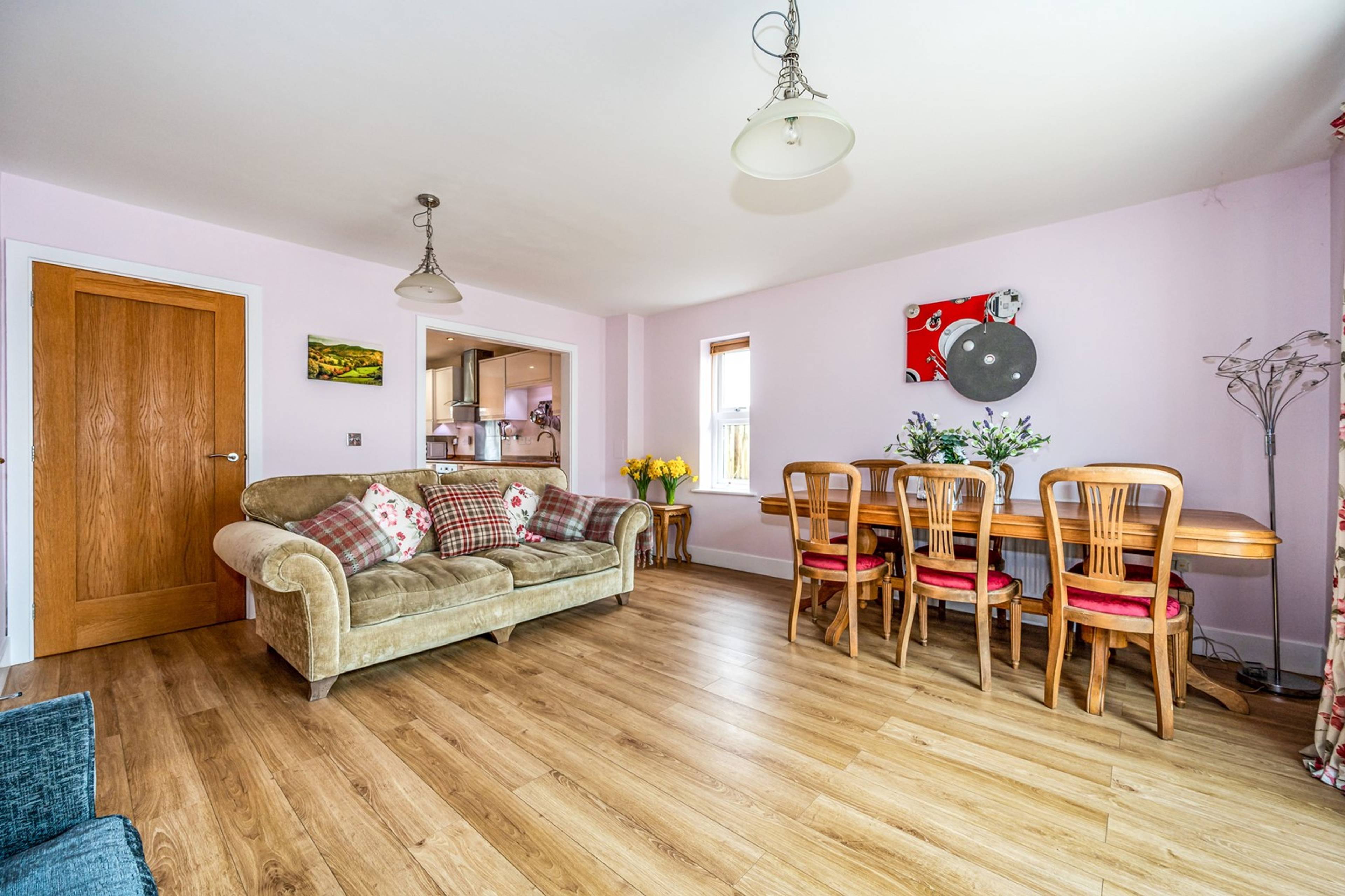 Lounge/Dining Room