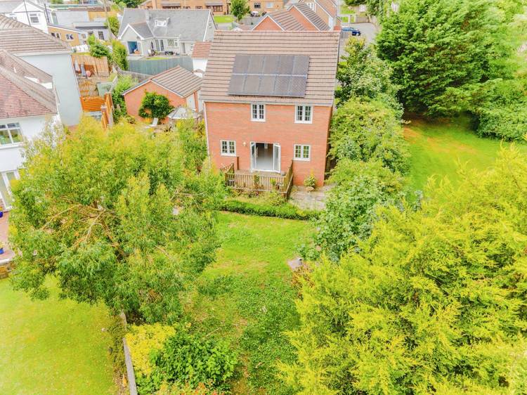 4 bedroom detached house