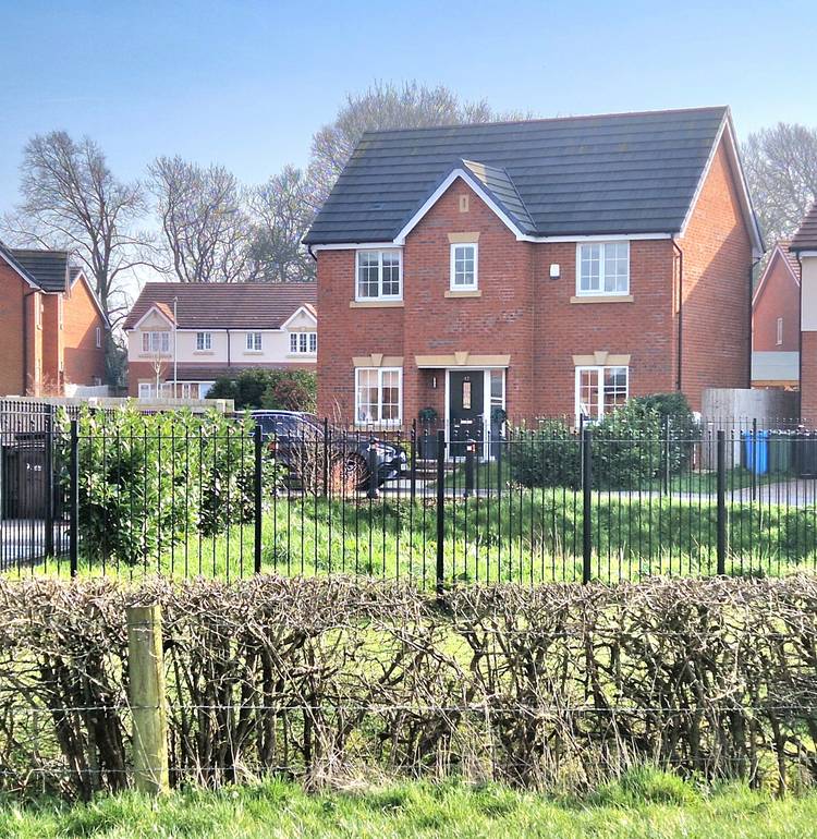 4 bedroom detached house