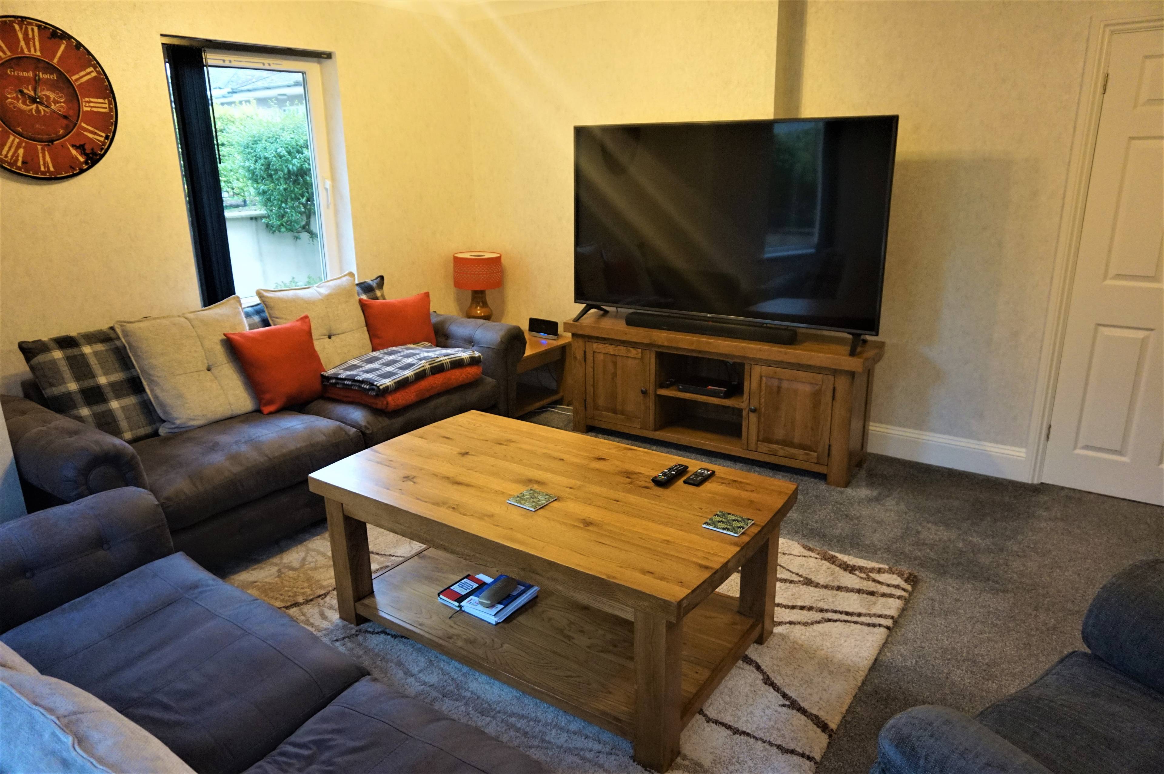 Lounge/Dining Room