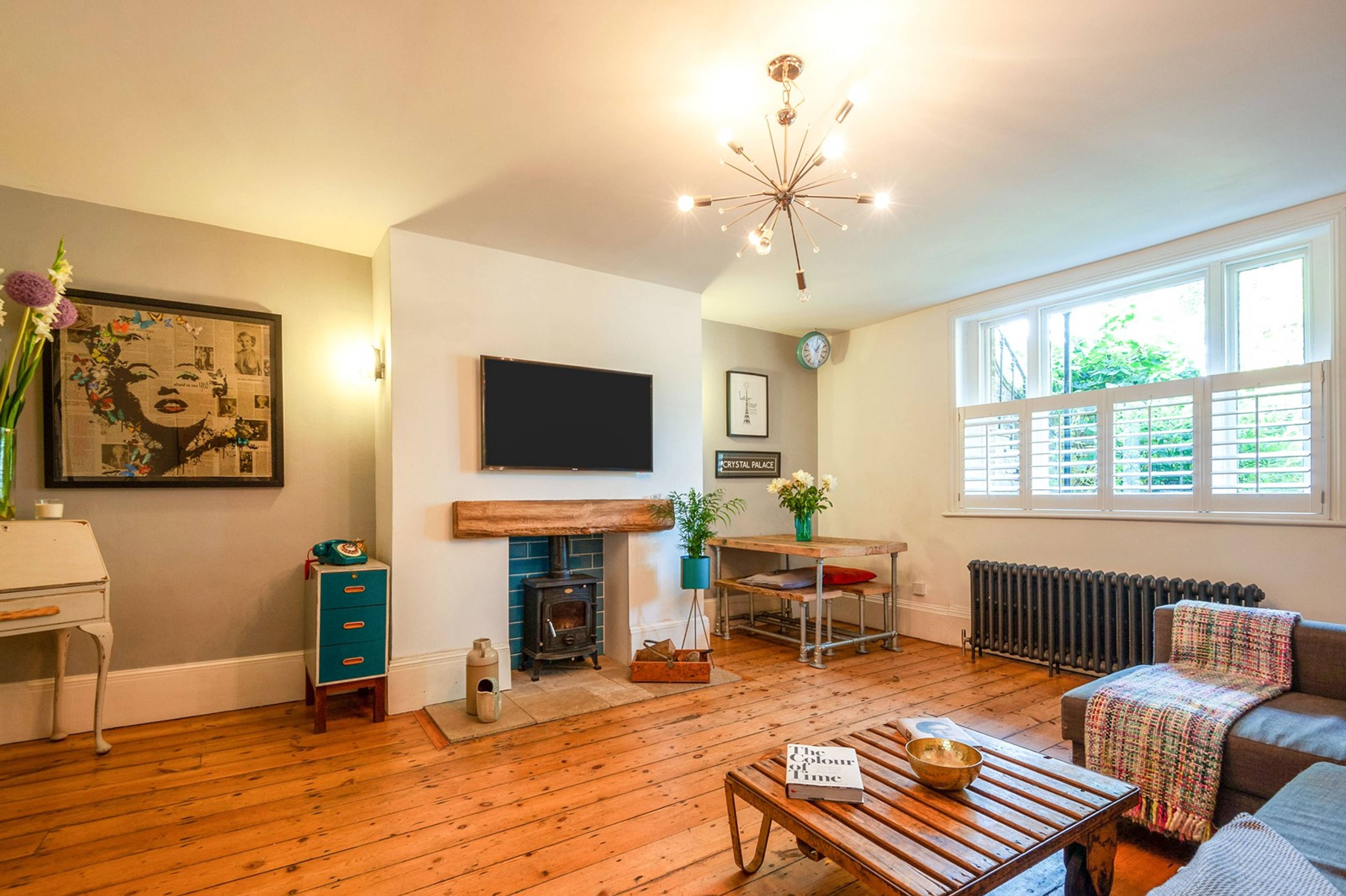 Lounge/Dining Room