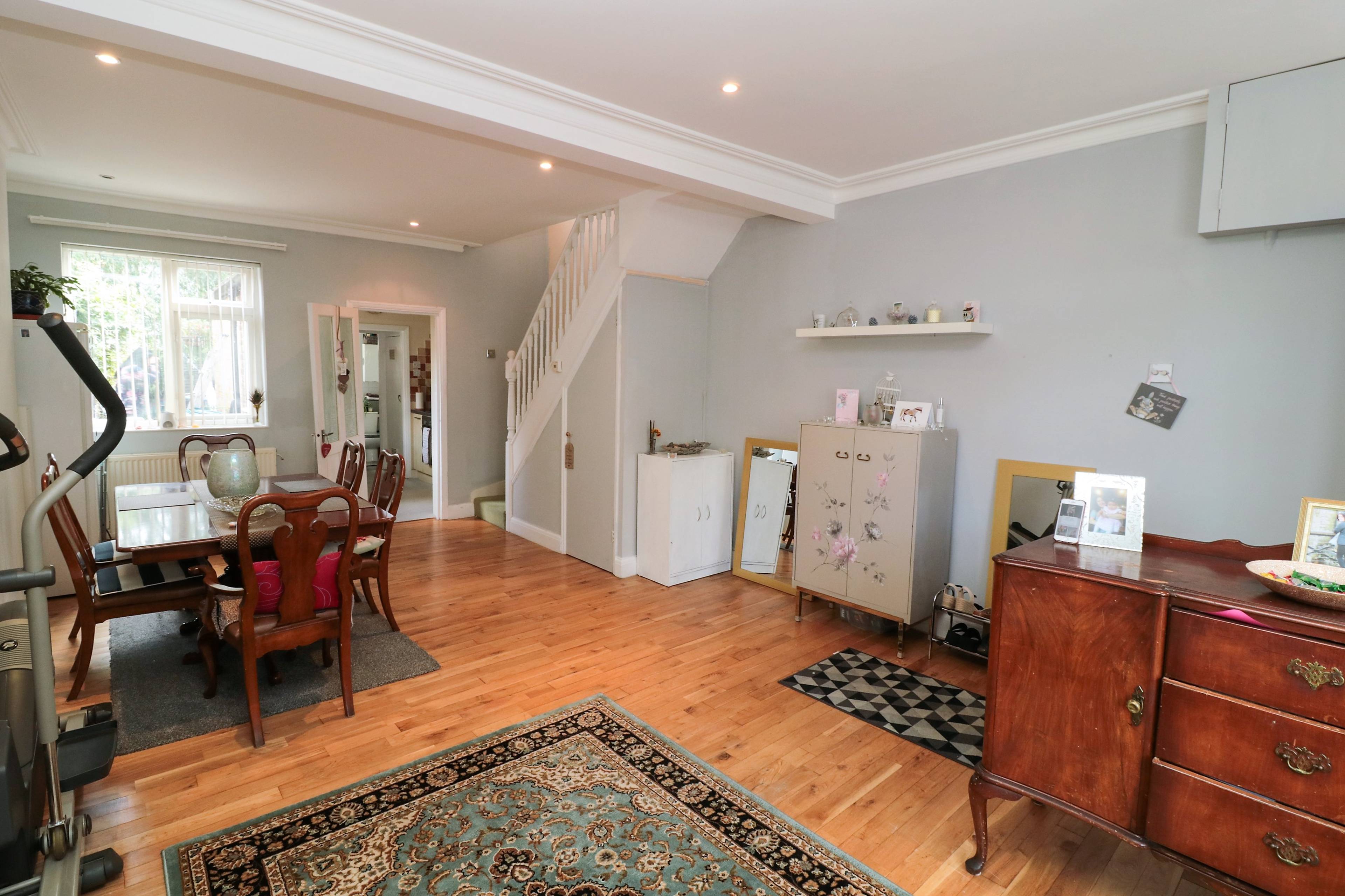 Lounge/Dining Room