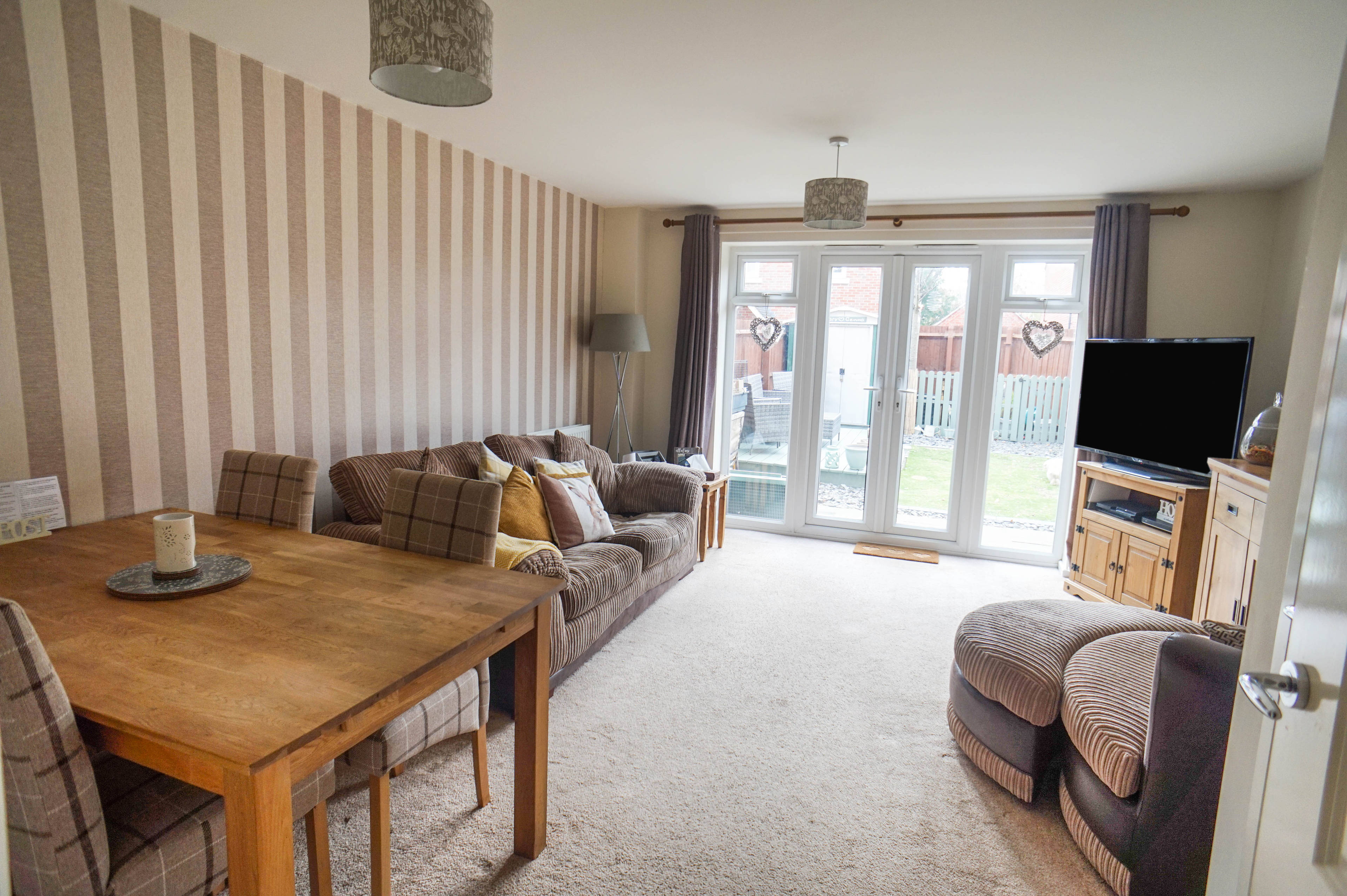 Lounge/Dining Room