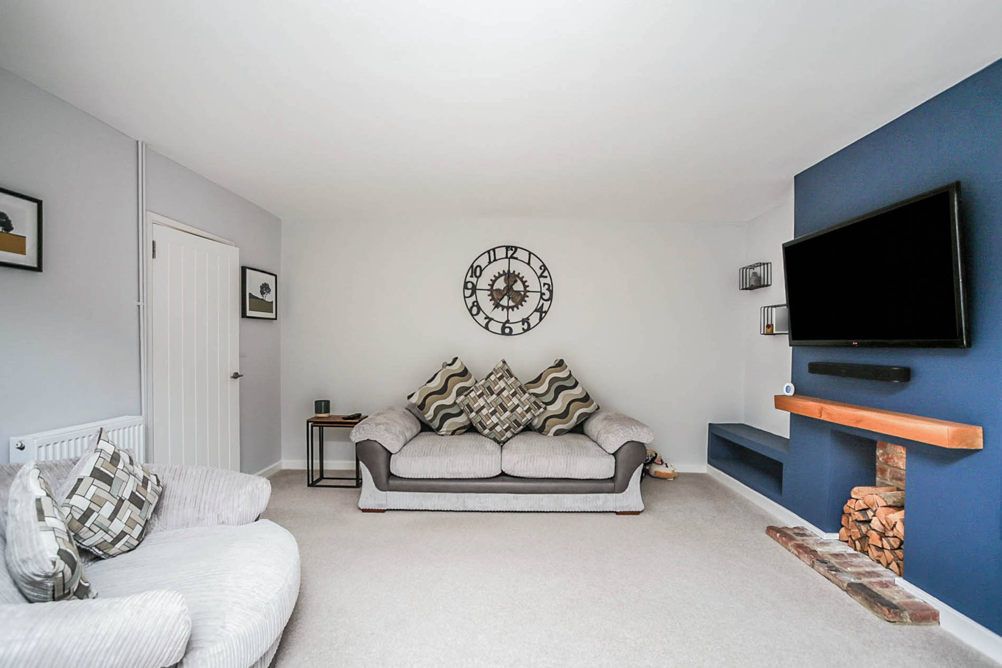 Lounge/Dining Room
